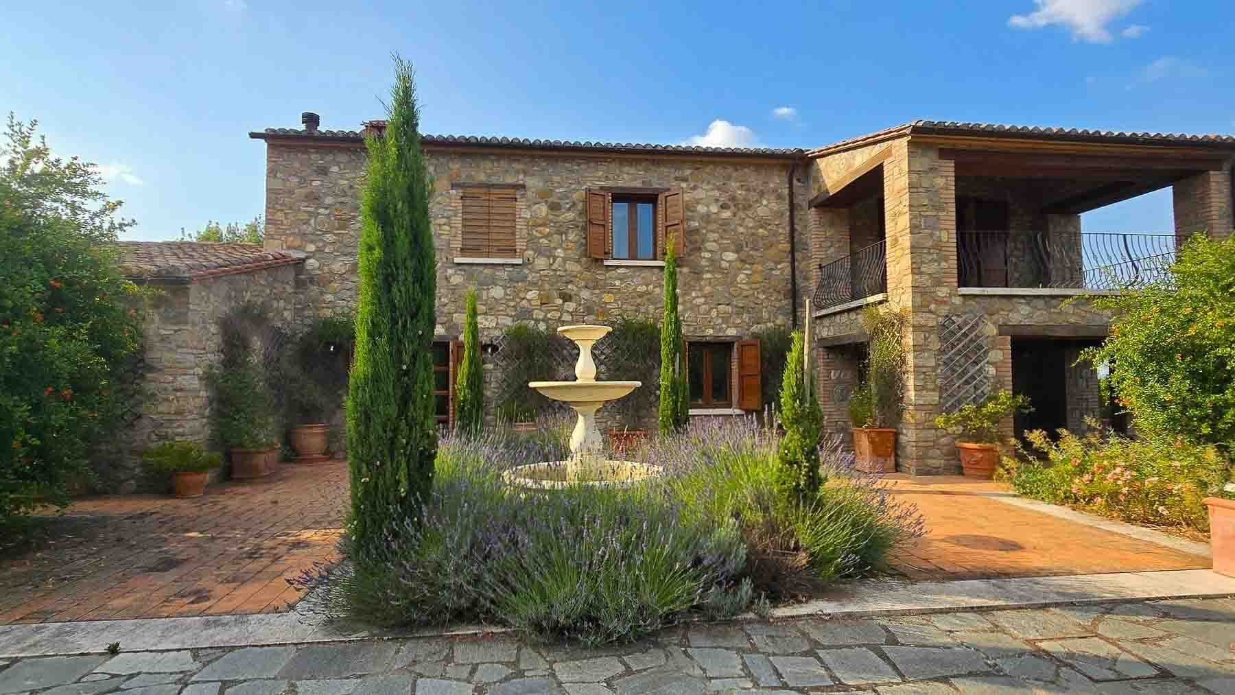 Casale ad Allerona con piscina e ampi spazi esterni