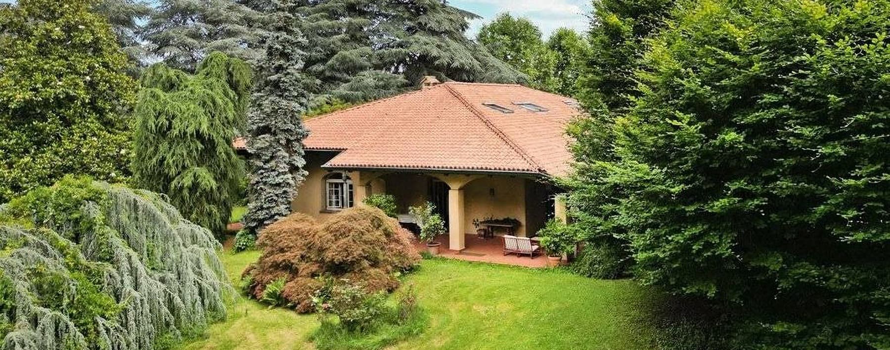 Charming Villa in Bolladello-Peveranza, Lombardy