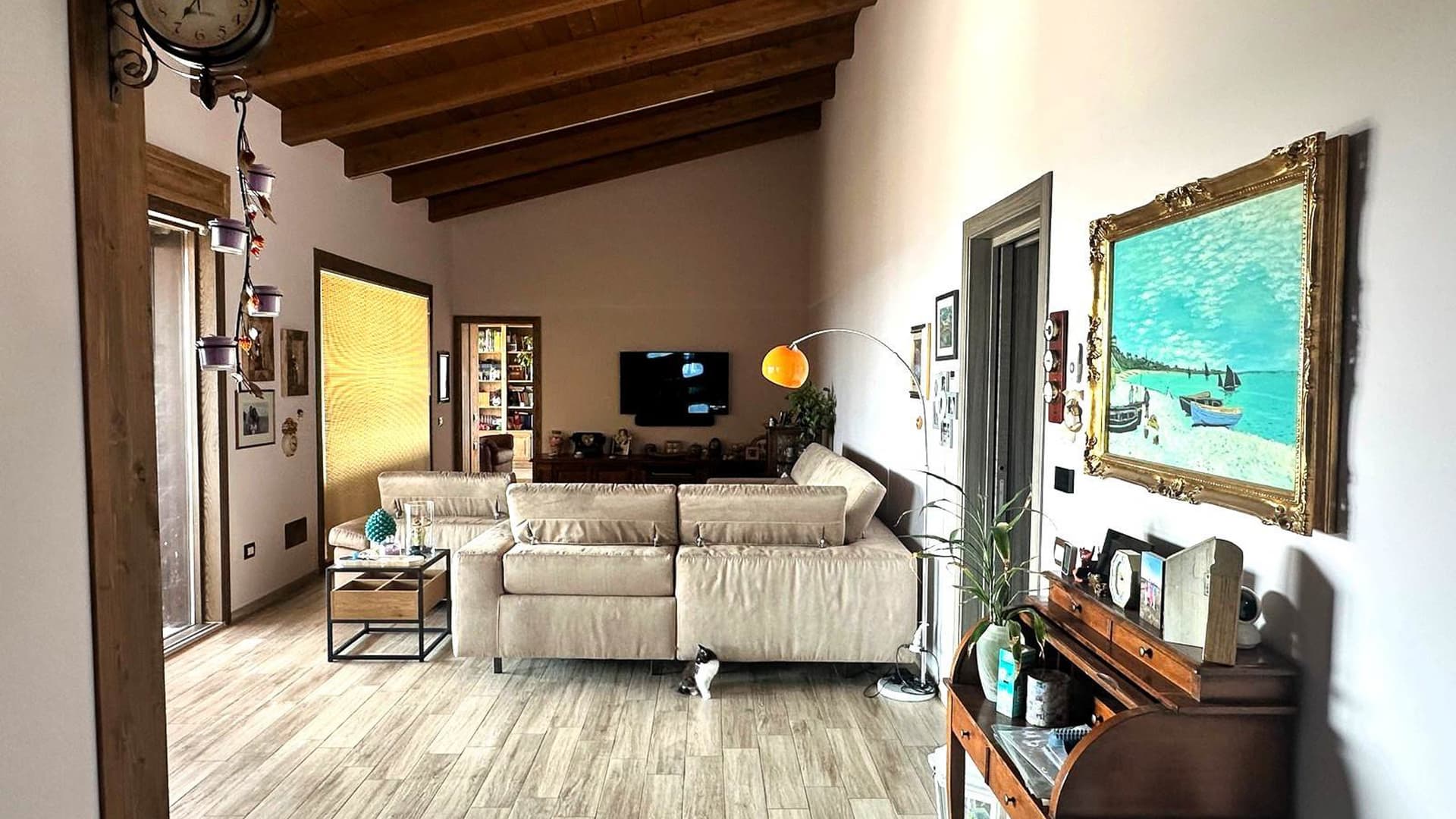 Interiors (14)