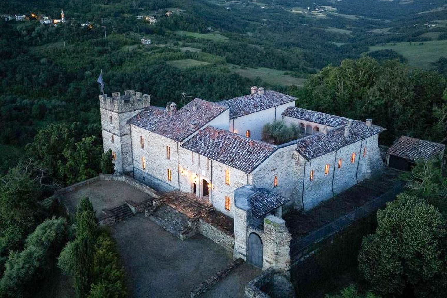 Enchanting Castle in Vicini-Ravazzoli, Emilia-Romagna