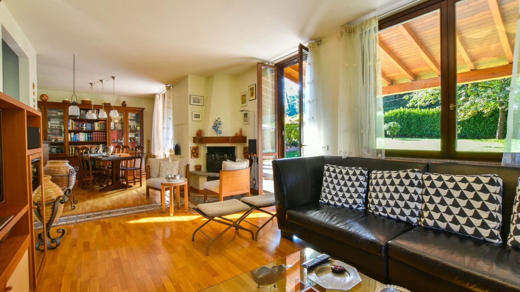 Interiors (20)