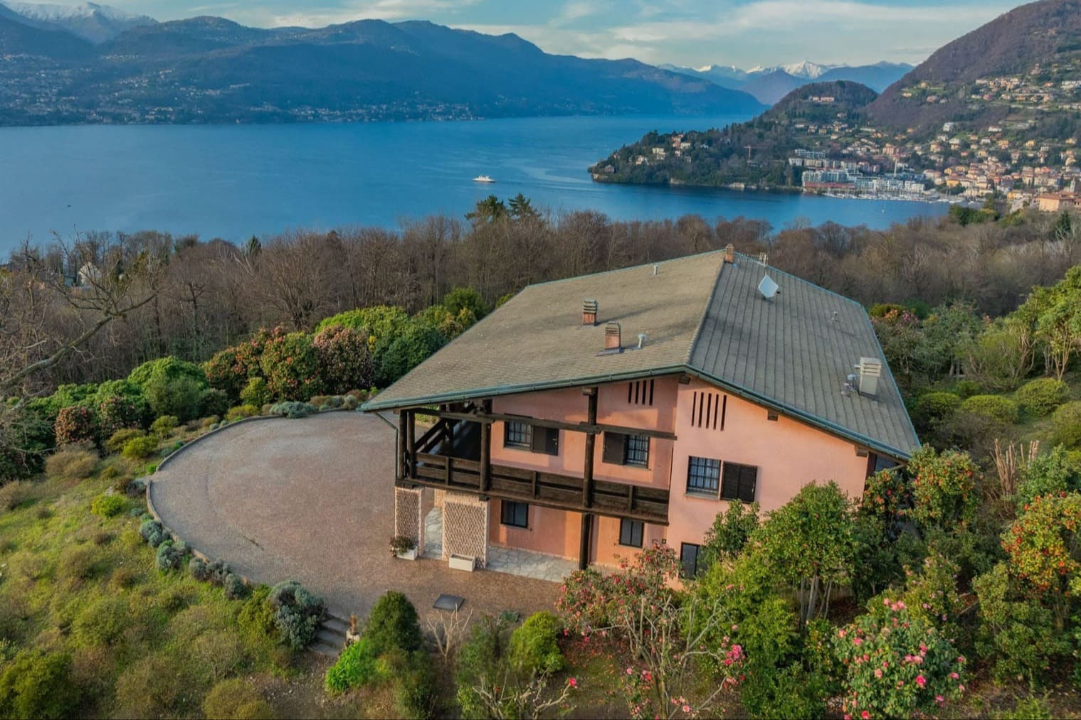 Villa in Laveno-Mombello, Lake Maggiore, Lombardy