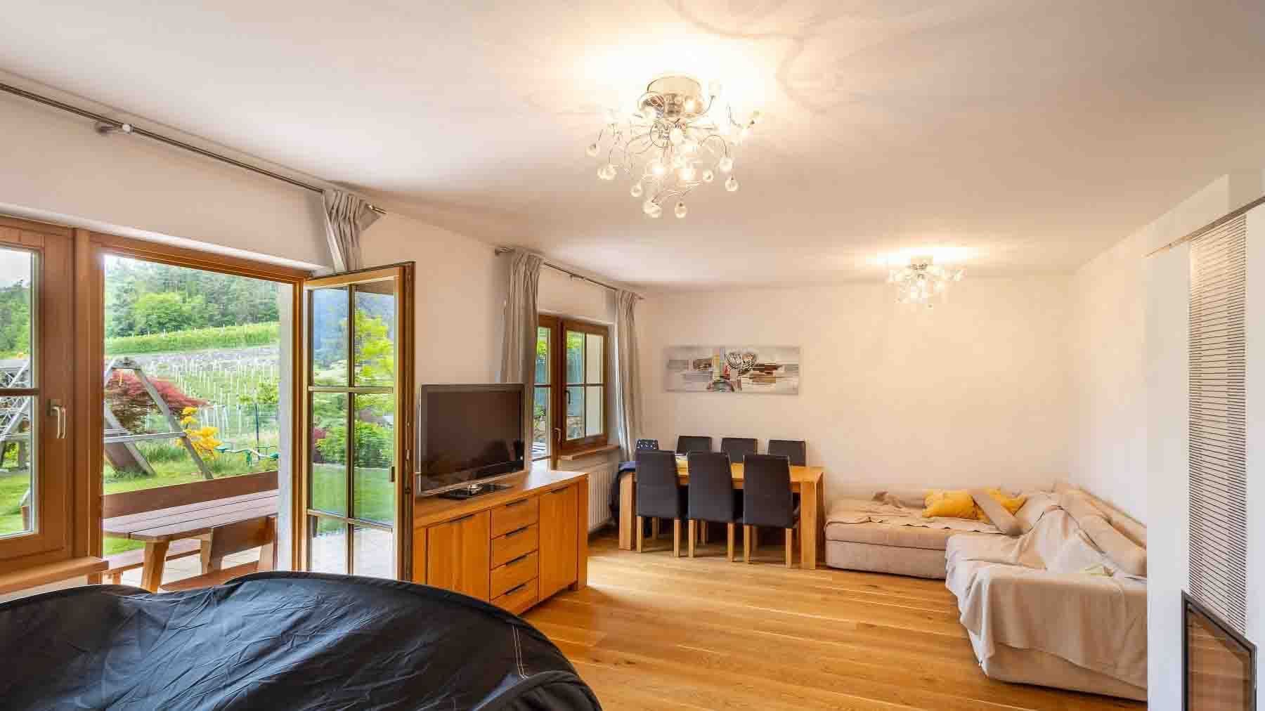 Interiors (8)