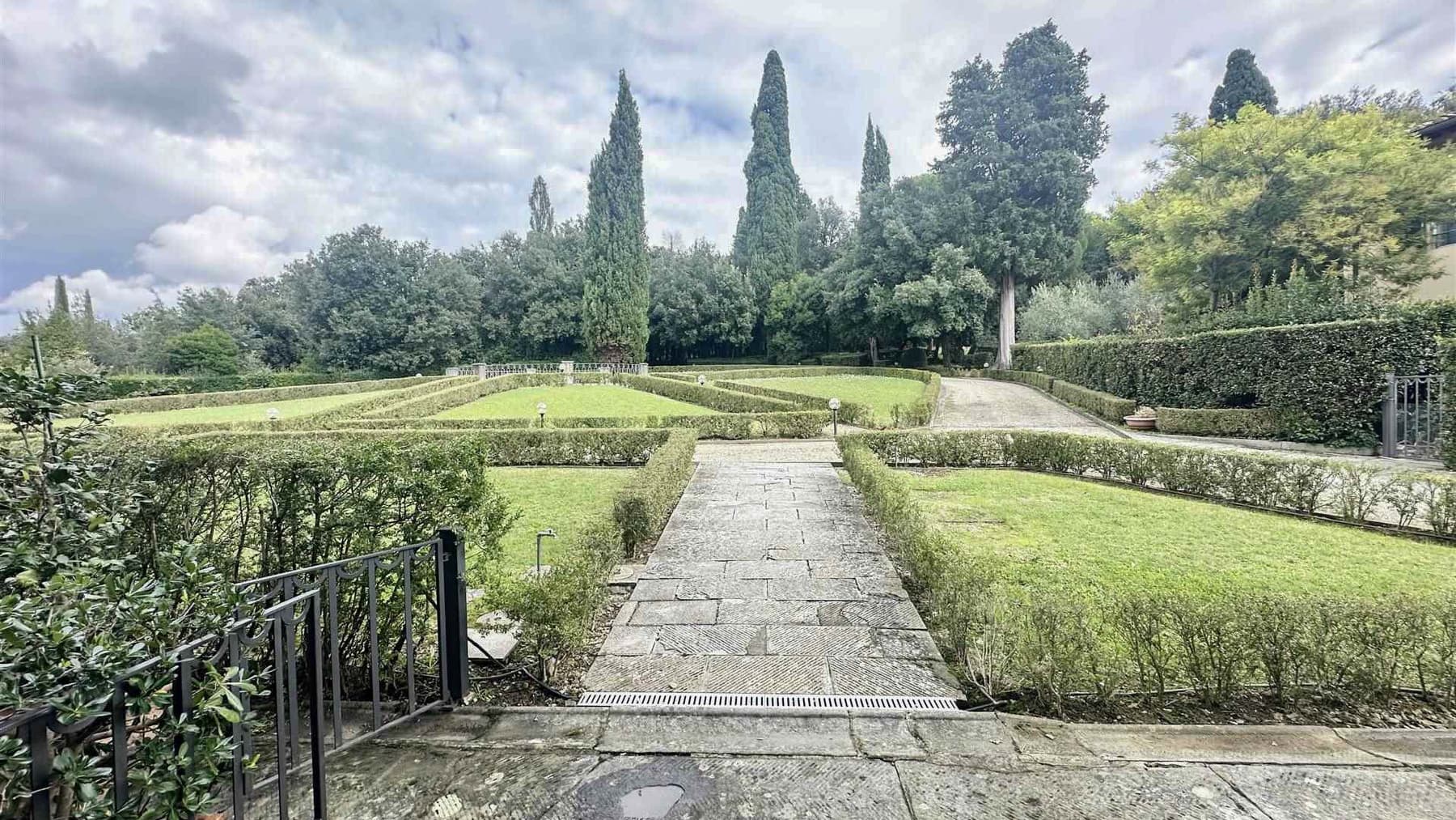 Appartamento spazioso con giardino privato a Firenze