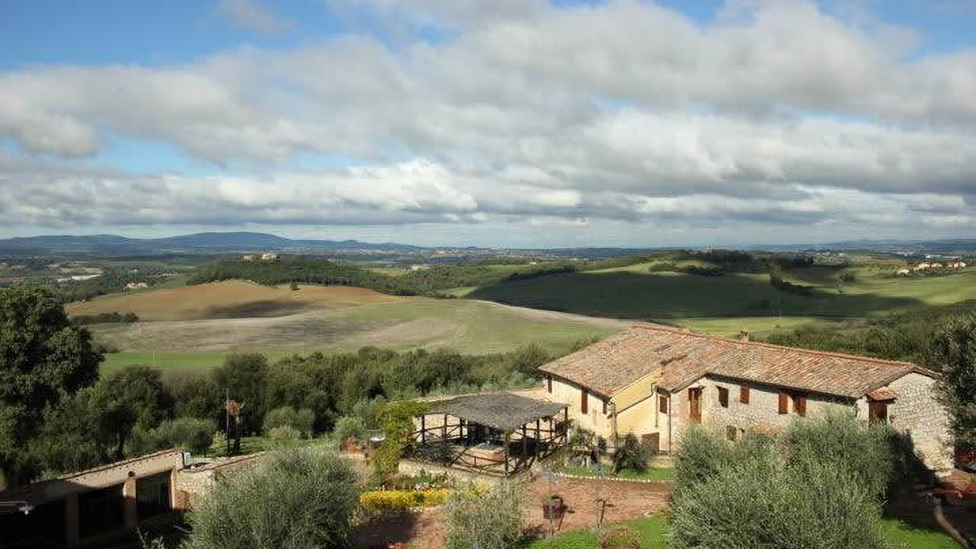 Edificio storico di 1.356 mq a Monteriggioni, Toscana