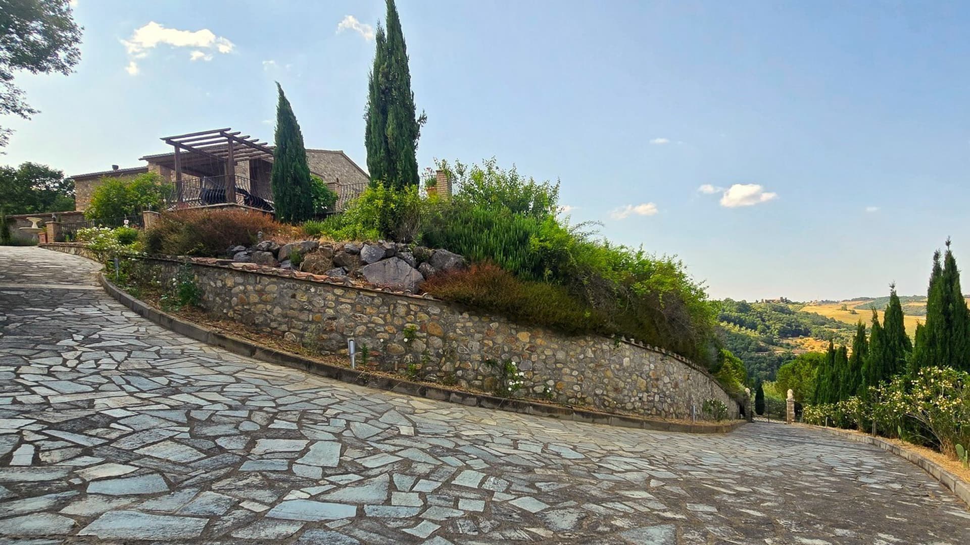 Casale in pietra con piscina nel cuore dell'Umbria