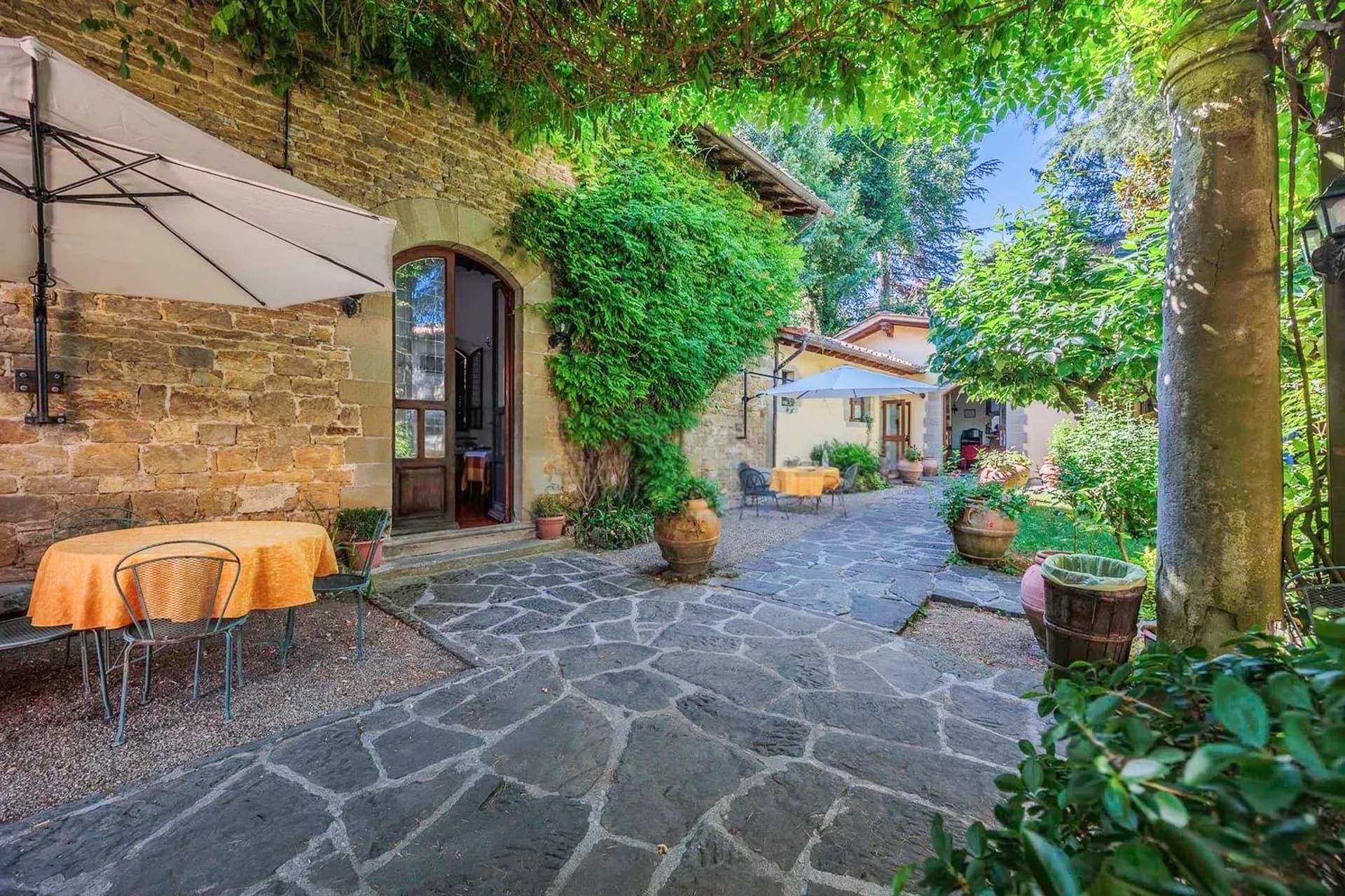 Villa spaziosa con giardino privato a Poppi, Toscana