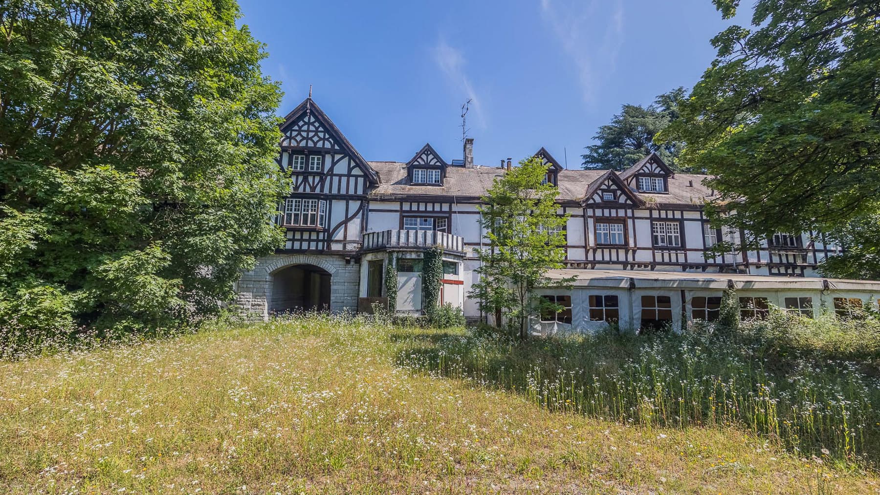 Villa storica da ristrutturare a Casorate Sempione