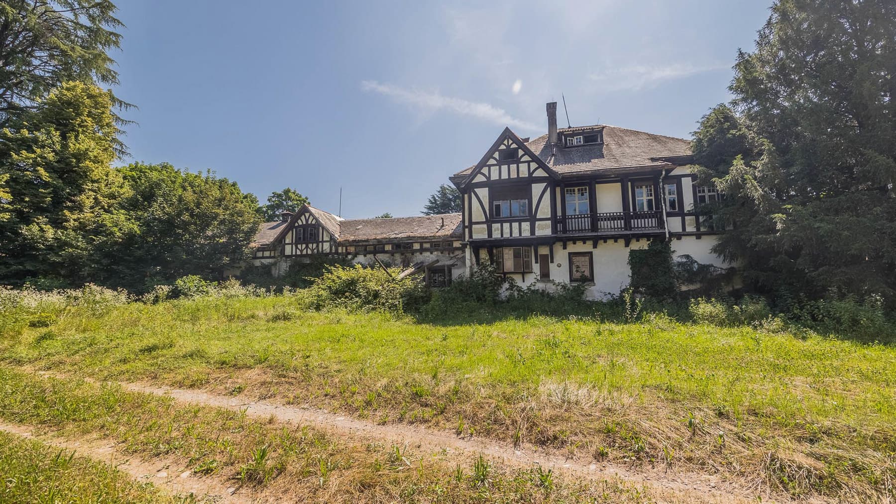 Villa storica da ristrutturare a Casorate Sempione