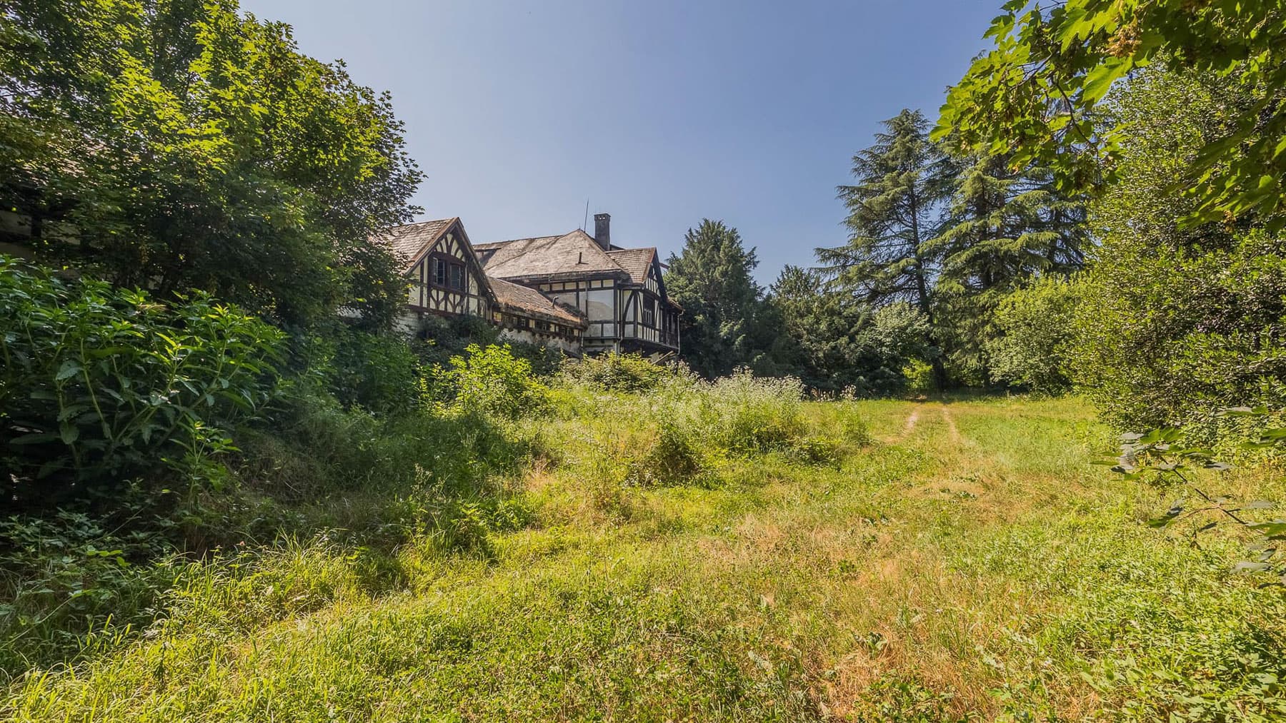 Villa storica da ristrutturare a Casorate Sempione