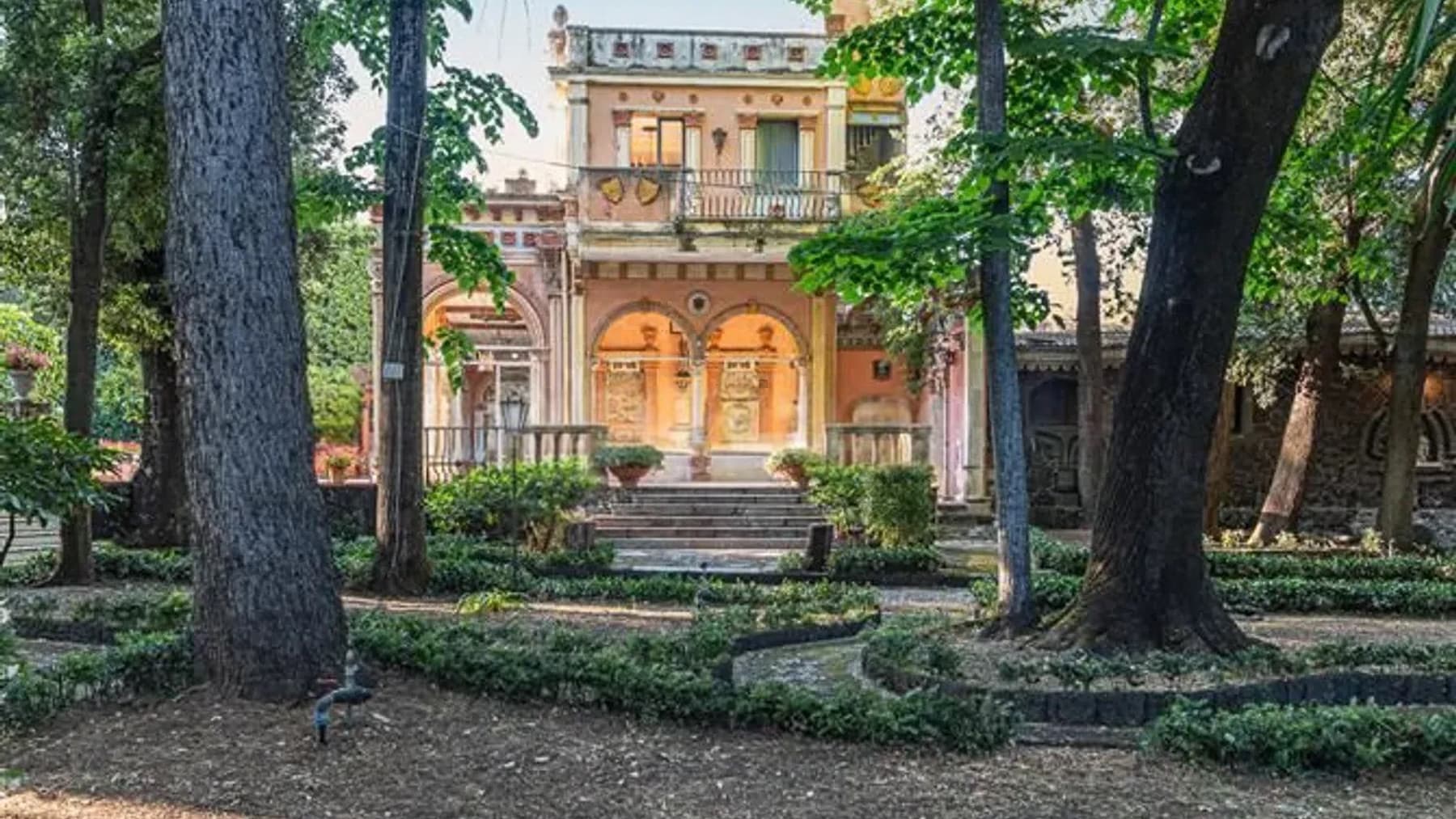 Villa storica a Viagrande, Sicilia: fascino unico