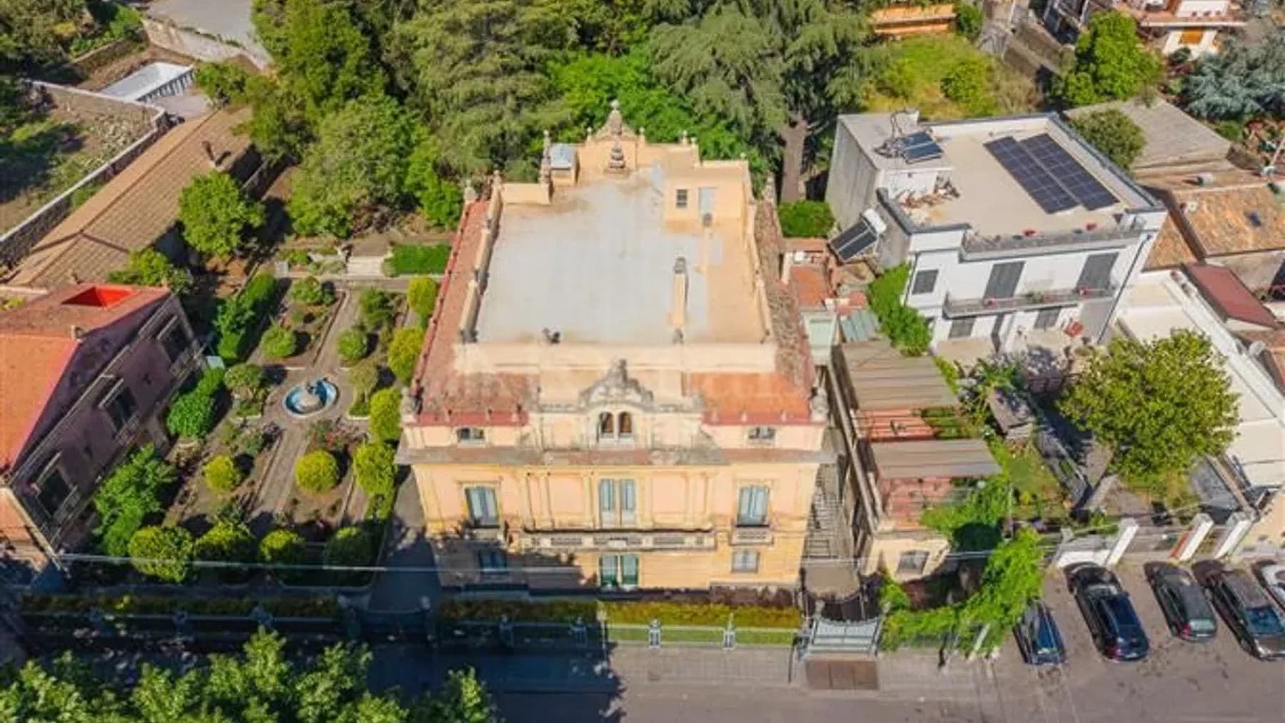 Villa storica a Viagrande, Sicilia: fascino unico