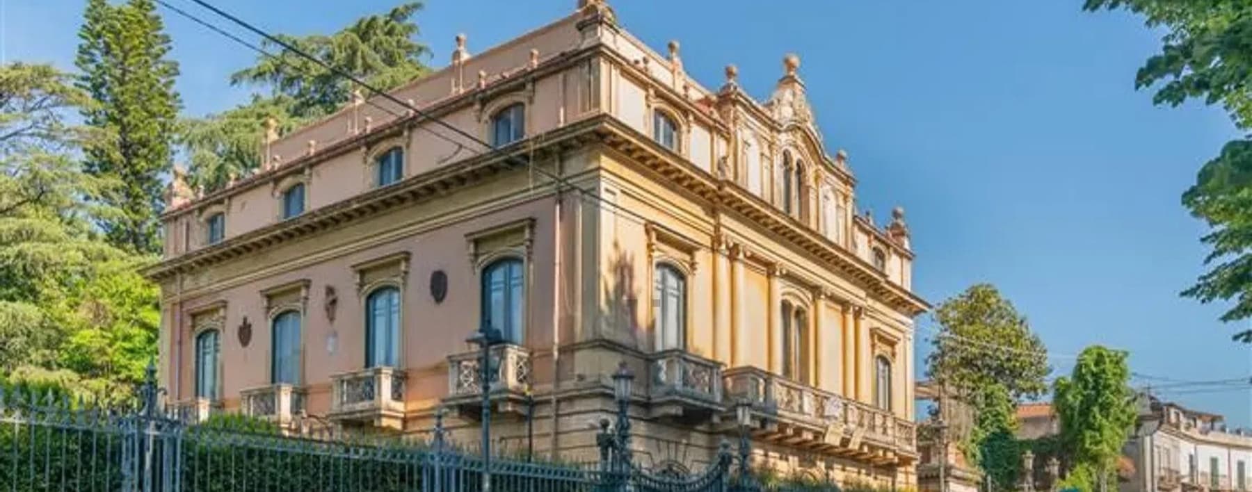 Villa storica a Viagrande, Sicilia: fascino unico