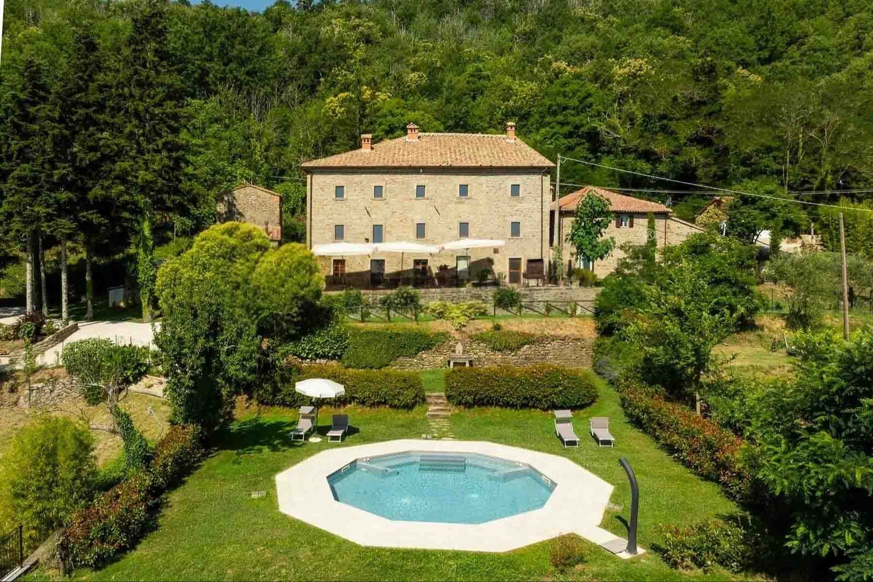 Casale panoramico con piscina a Cortona, Toscana