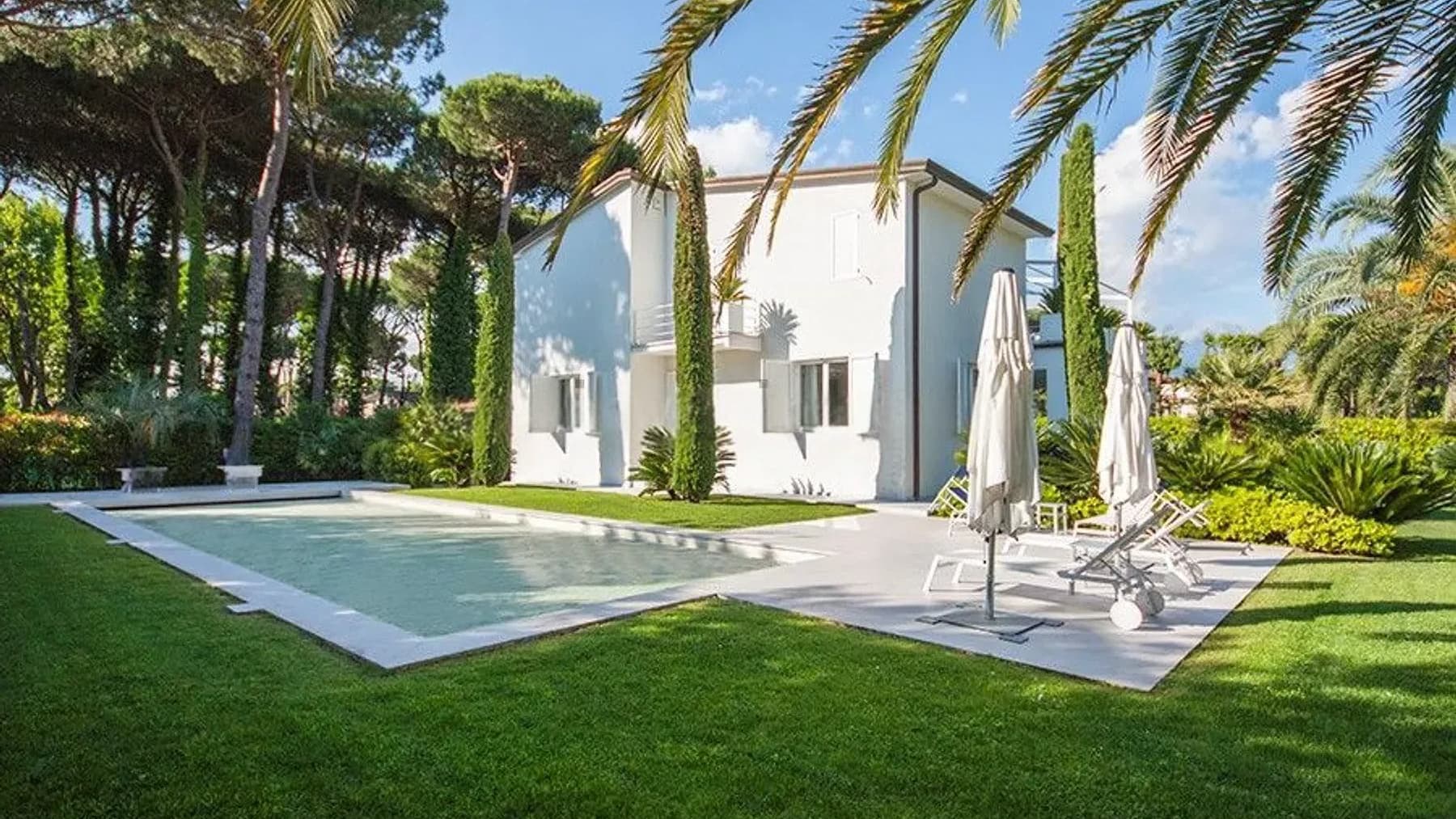 Prestigious Villa in Forte dei Marmi, Tuscany