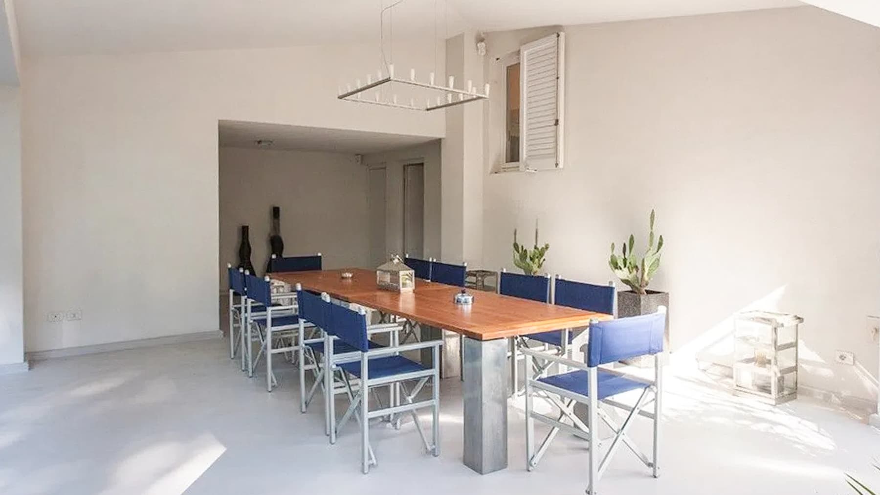 Interiors (8)