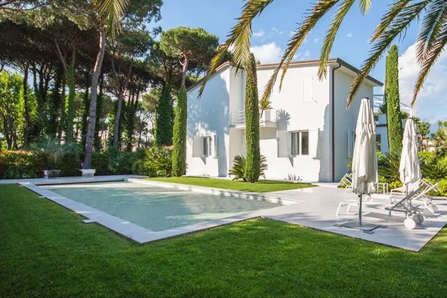 Prestigious Villa in Forte dei Marmi, Tuscany