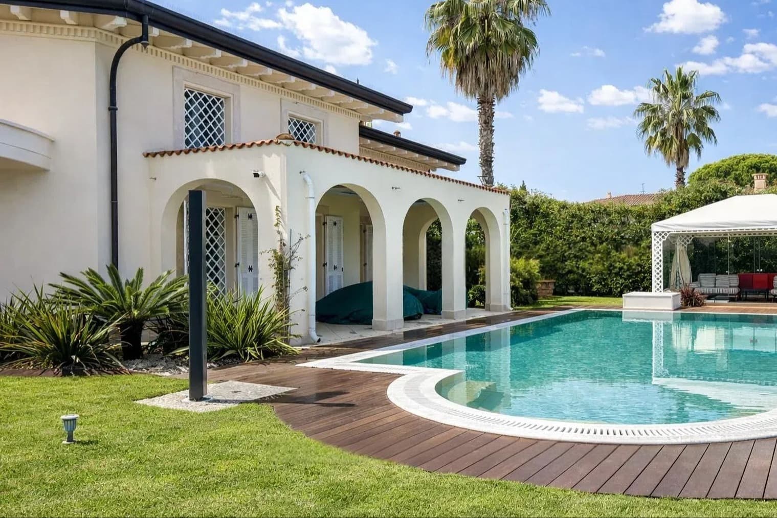 Elegant Villa in Forte dei Marmi, Tuscany