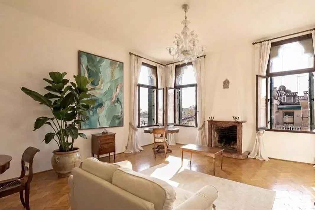 Elegant property with Venetian charm