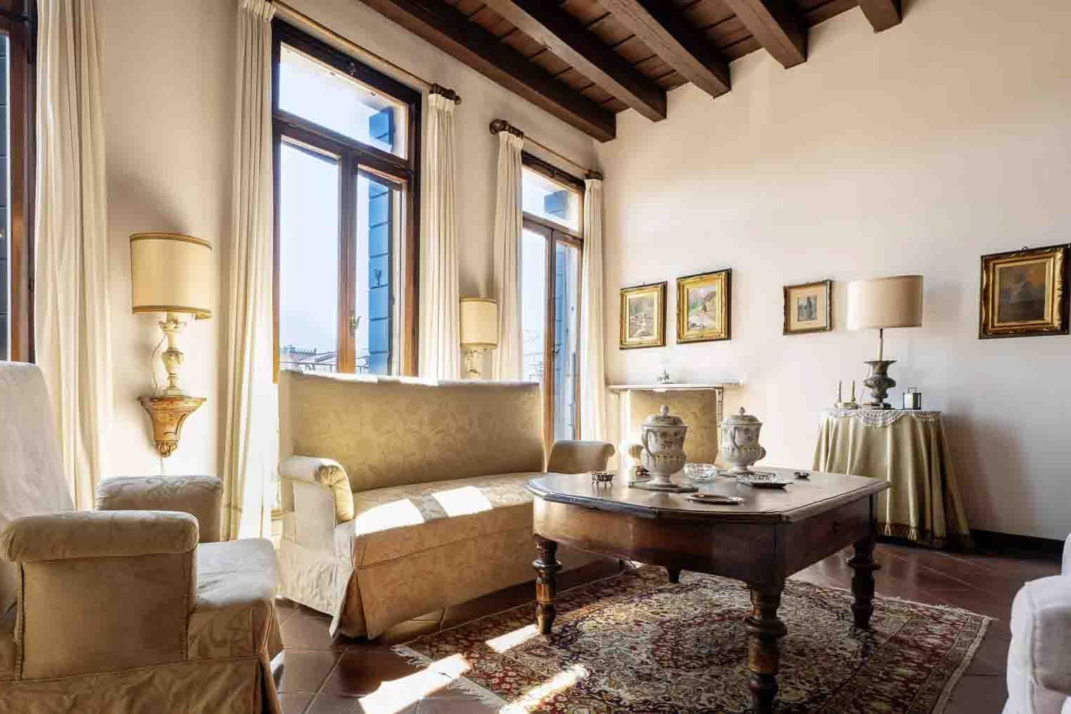 Luxury Apartment Overlooking Prato della Valle, Padova