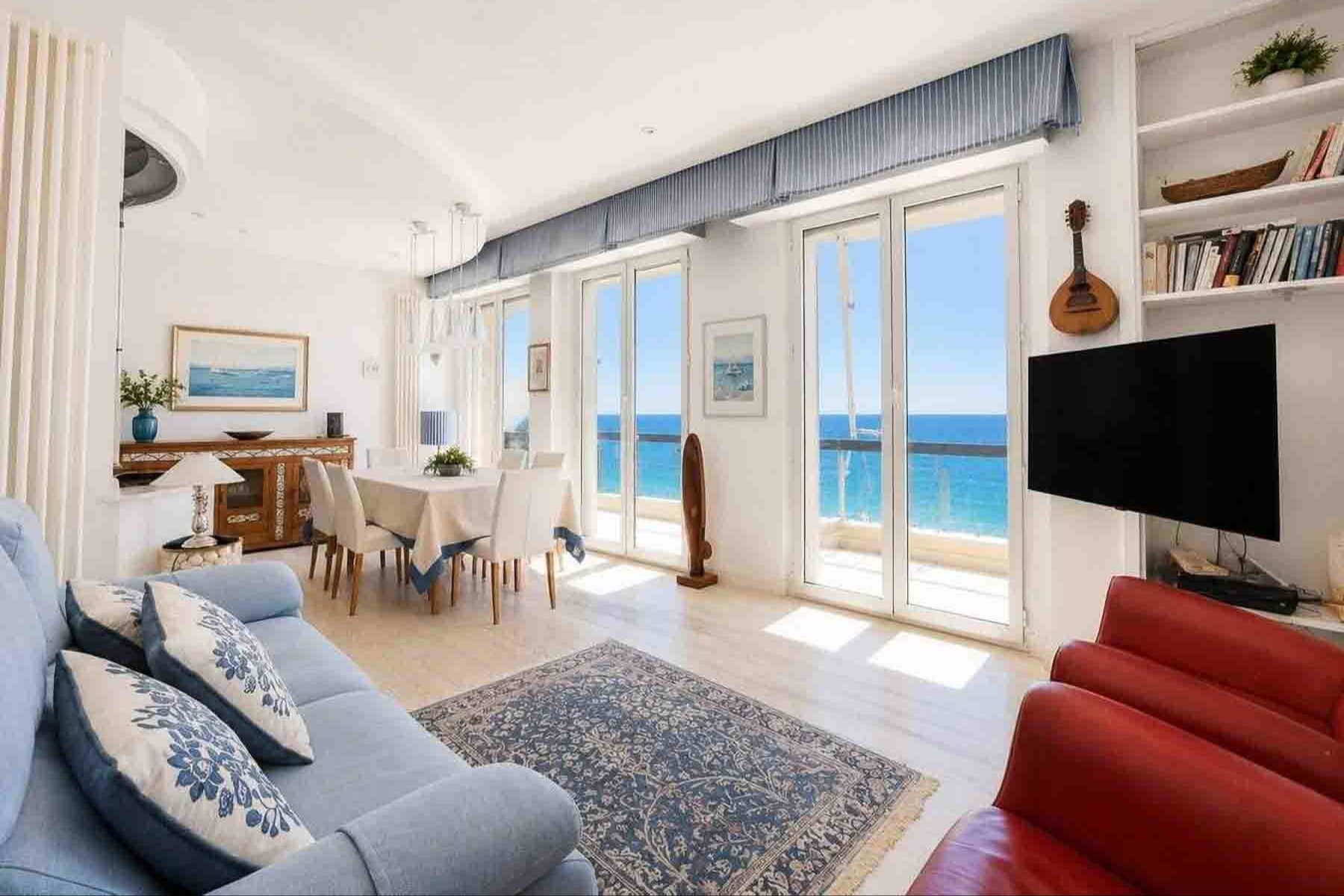 Attico luminoso 87mq con balcone a Finale Ligure