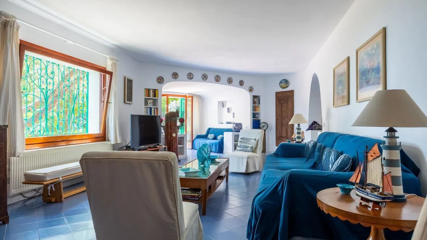 Interiors (9)