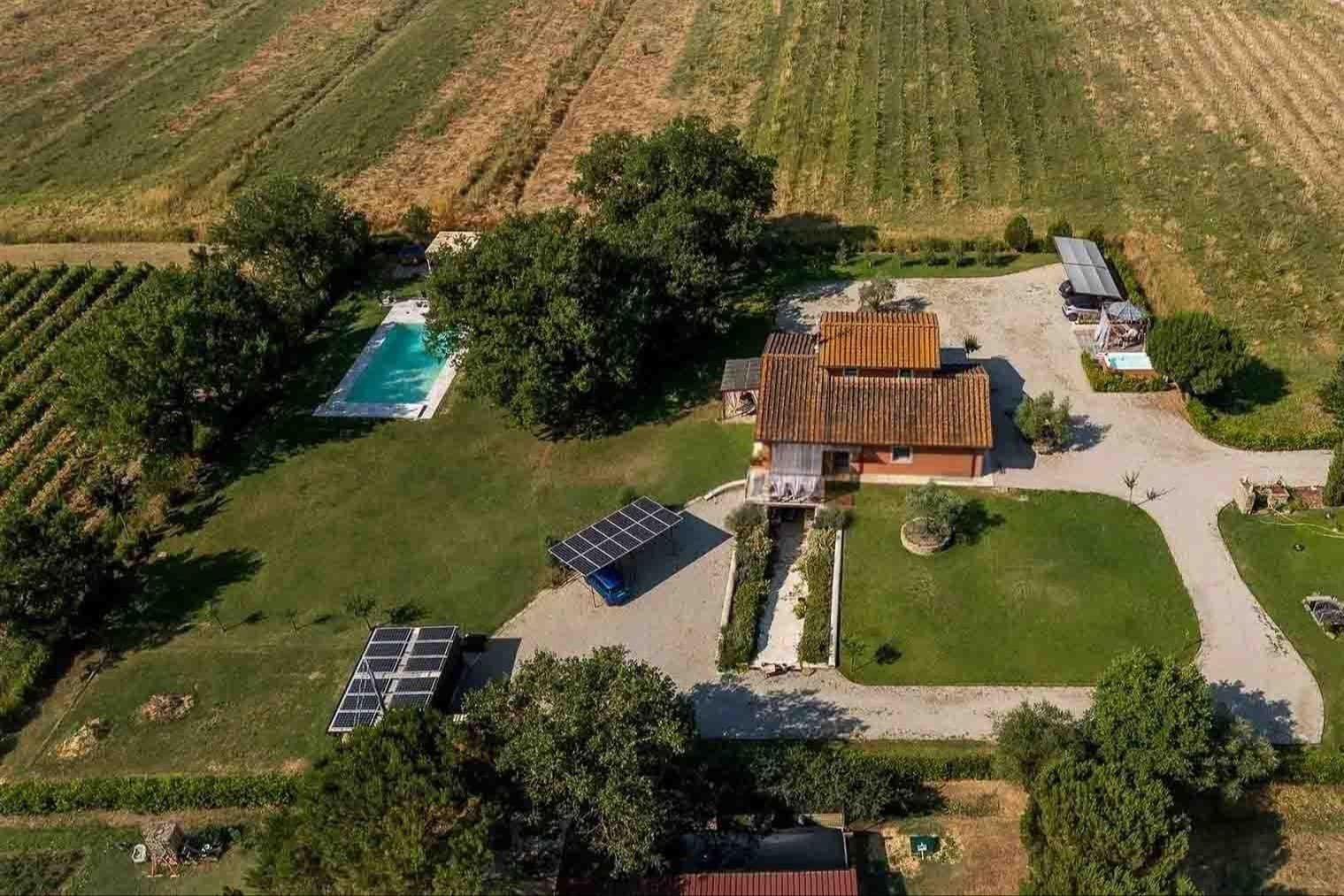 Casale a Cortona con parco, piscina e spa esclusiva