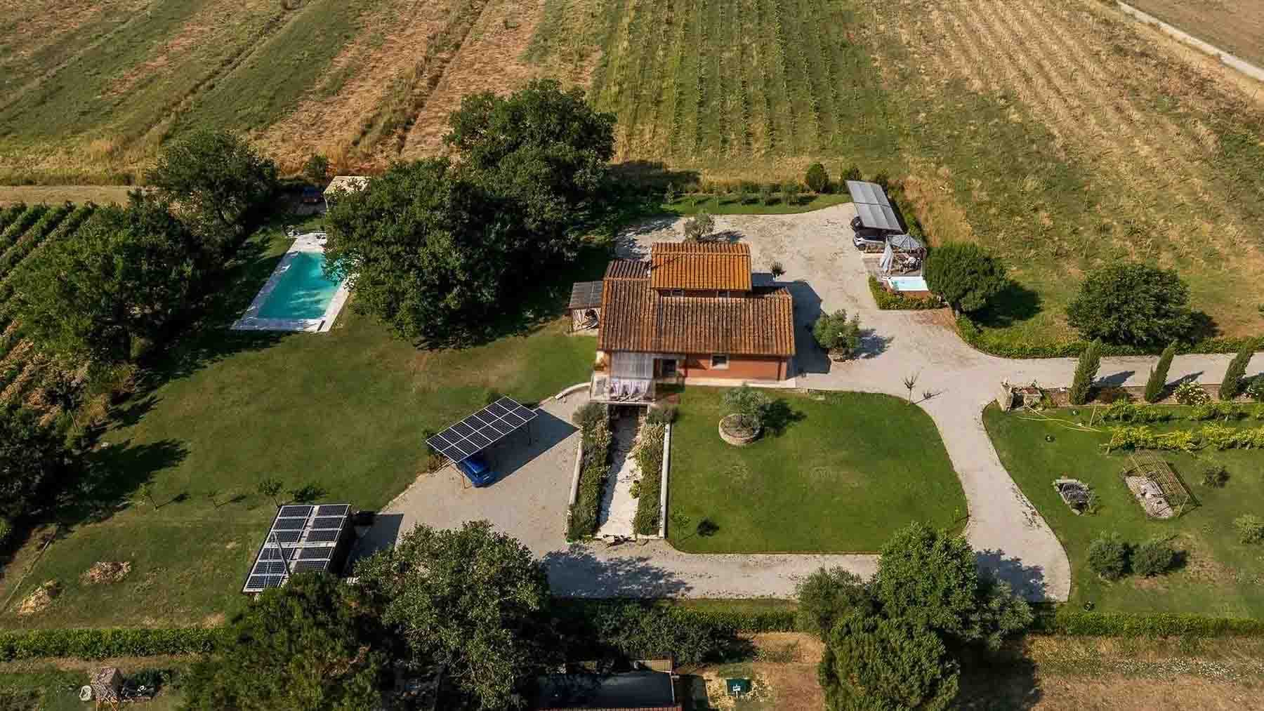 Casale a Cortona con parco, piscina e spa esclusiva