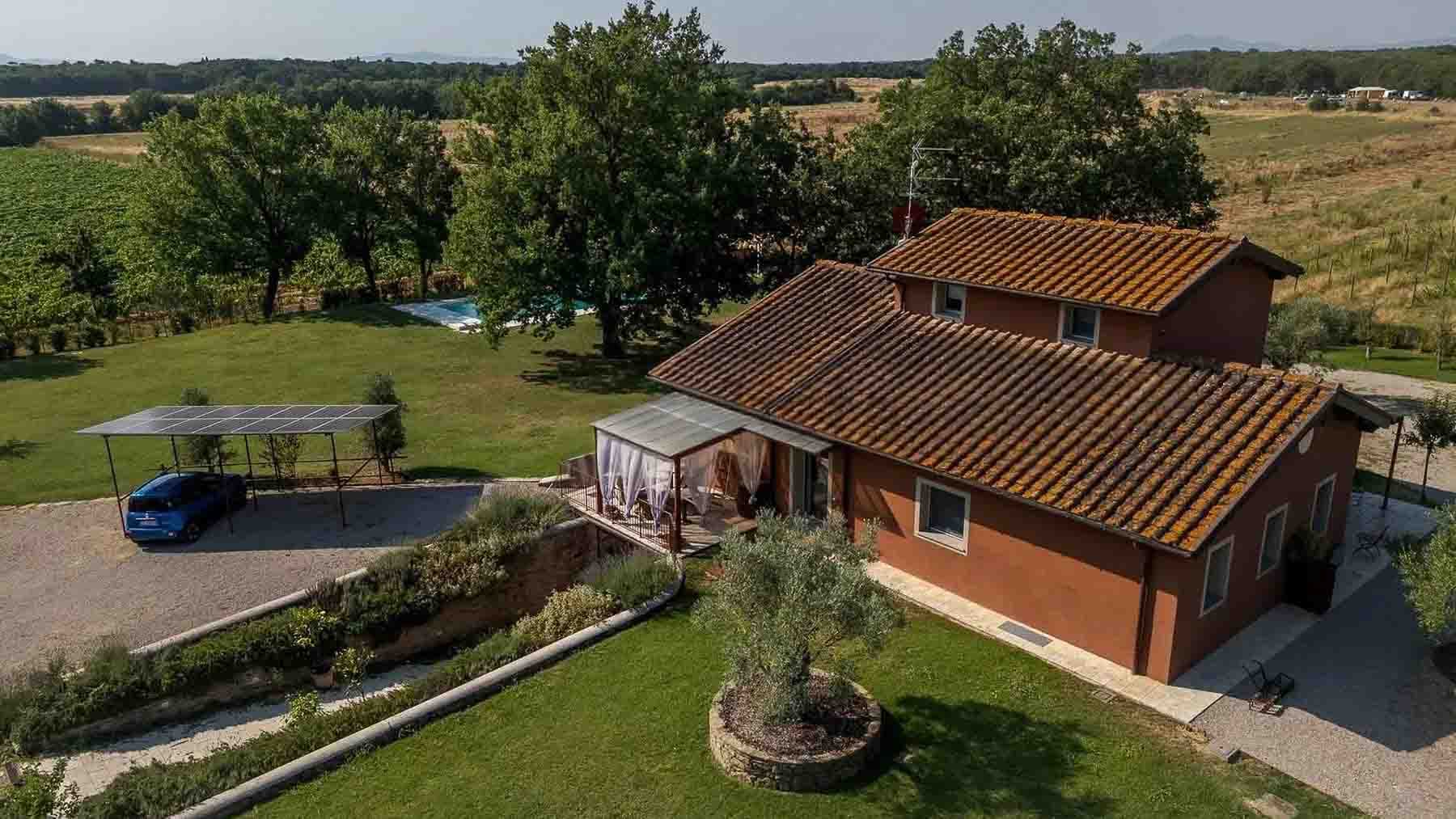Casale a Cortona con parco, piscina e spa esclusiva