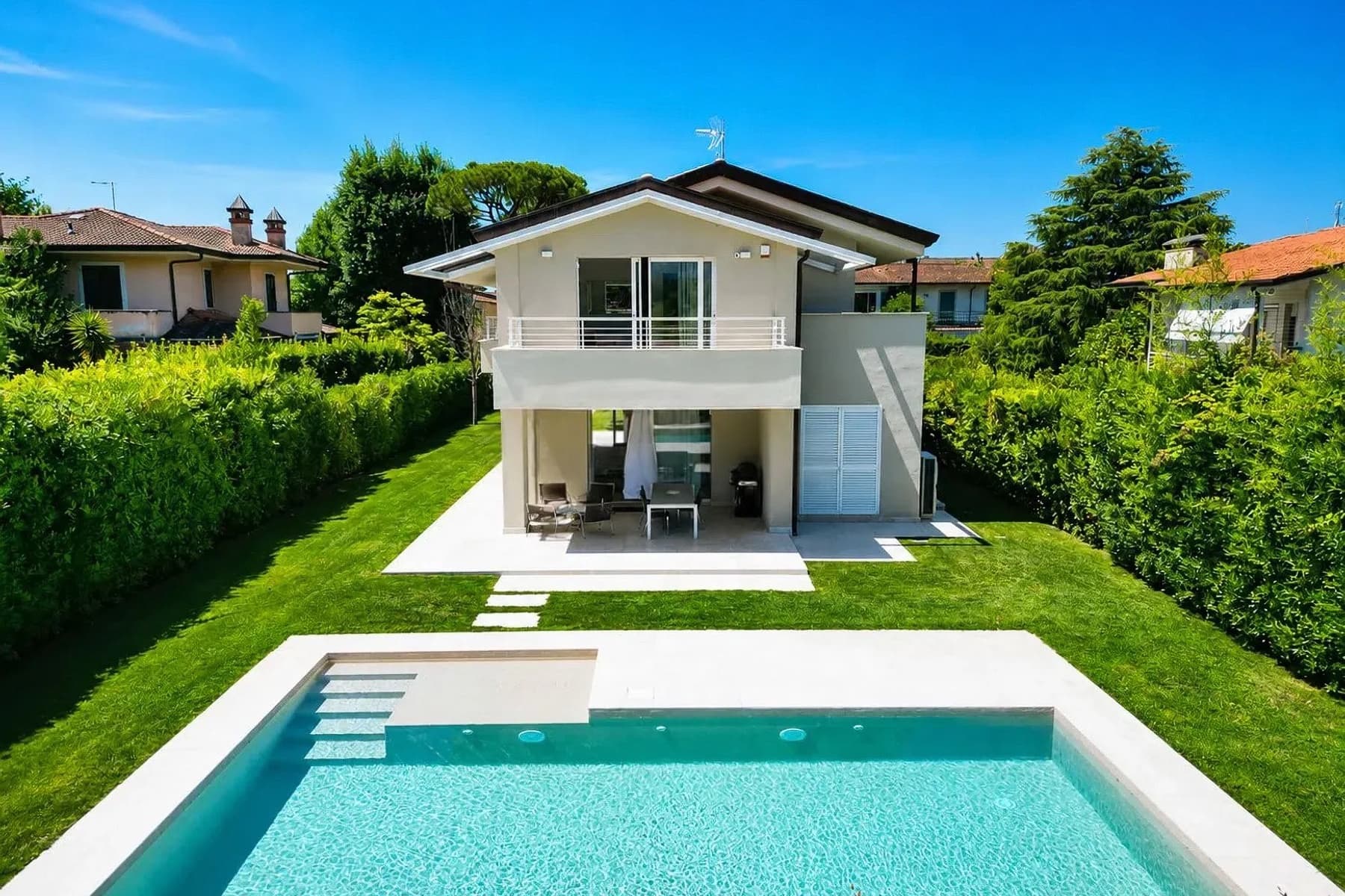 Villa moderna con piscina a Forte dei Marmi, Toscana