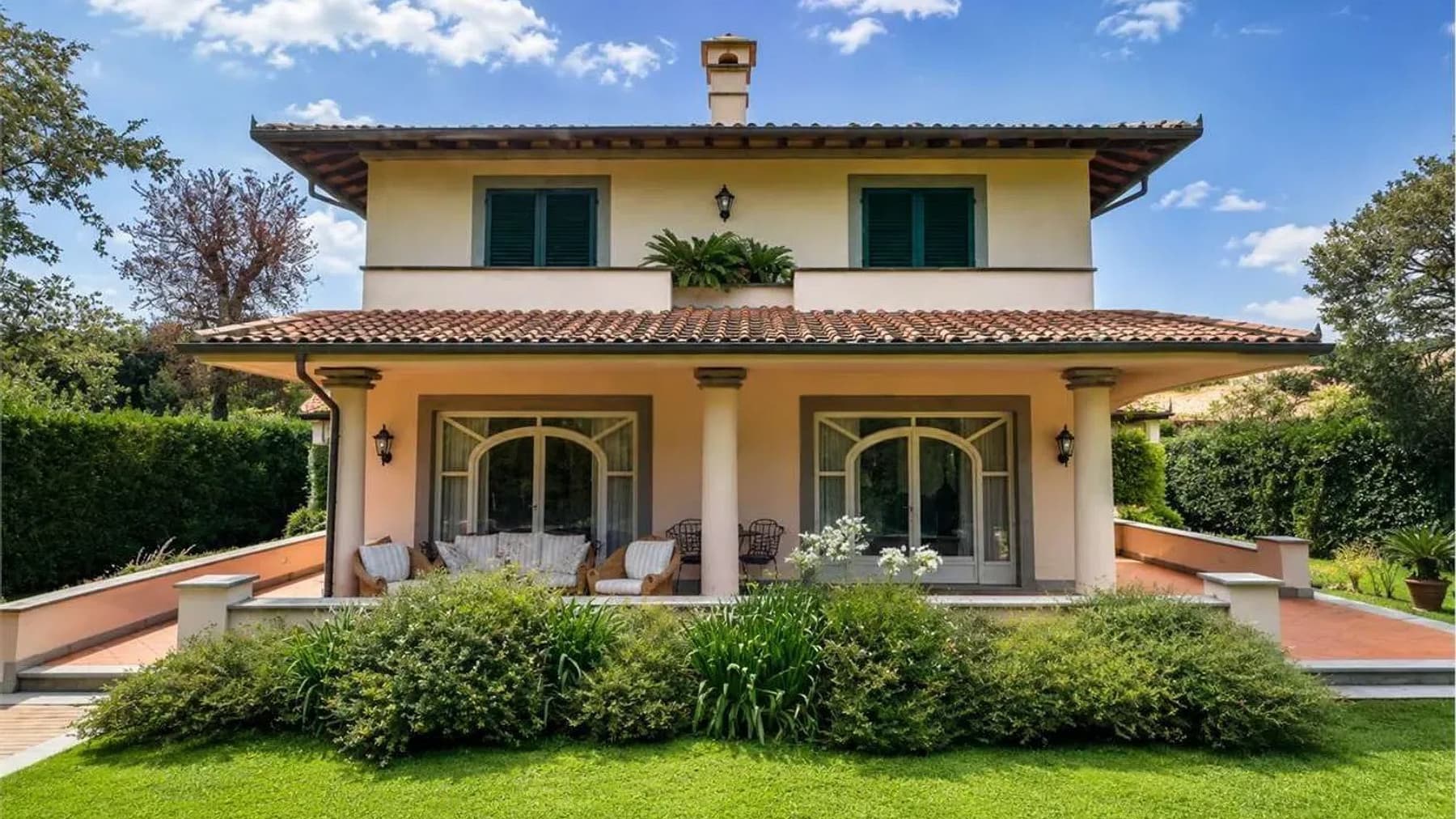 Elegant Villa in Prestigious Forte dei Marmi, Tuscany