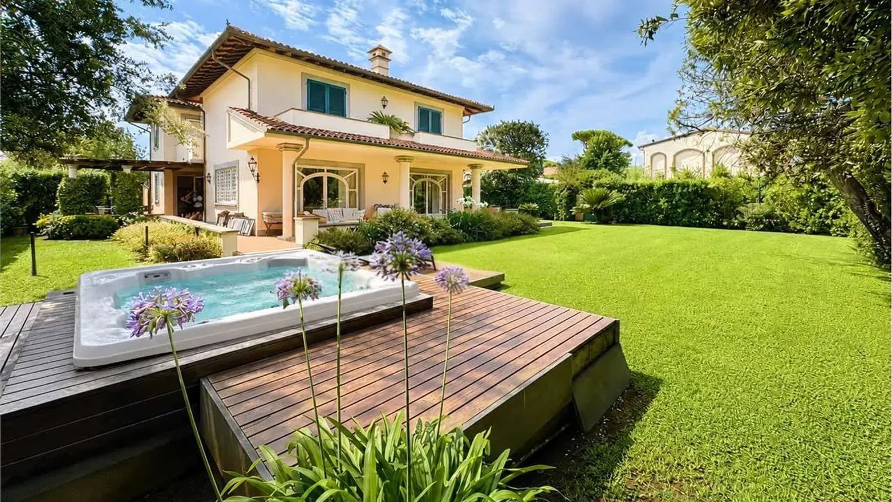Elegant Villa in Prestigious Forte dei Marmi, Tuscany
