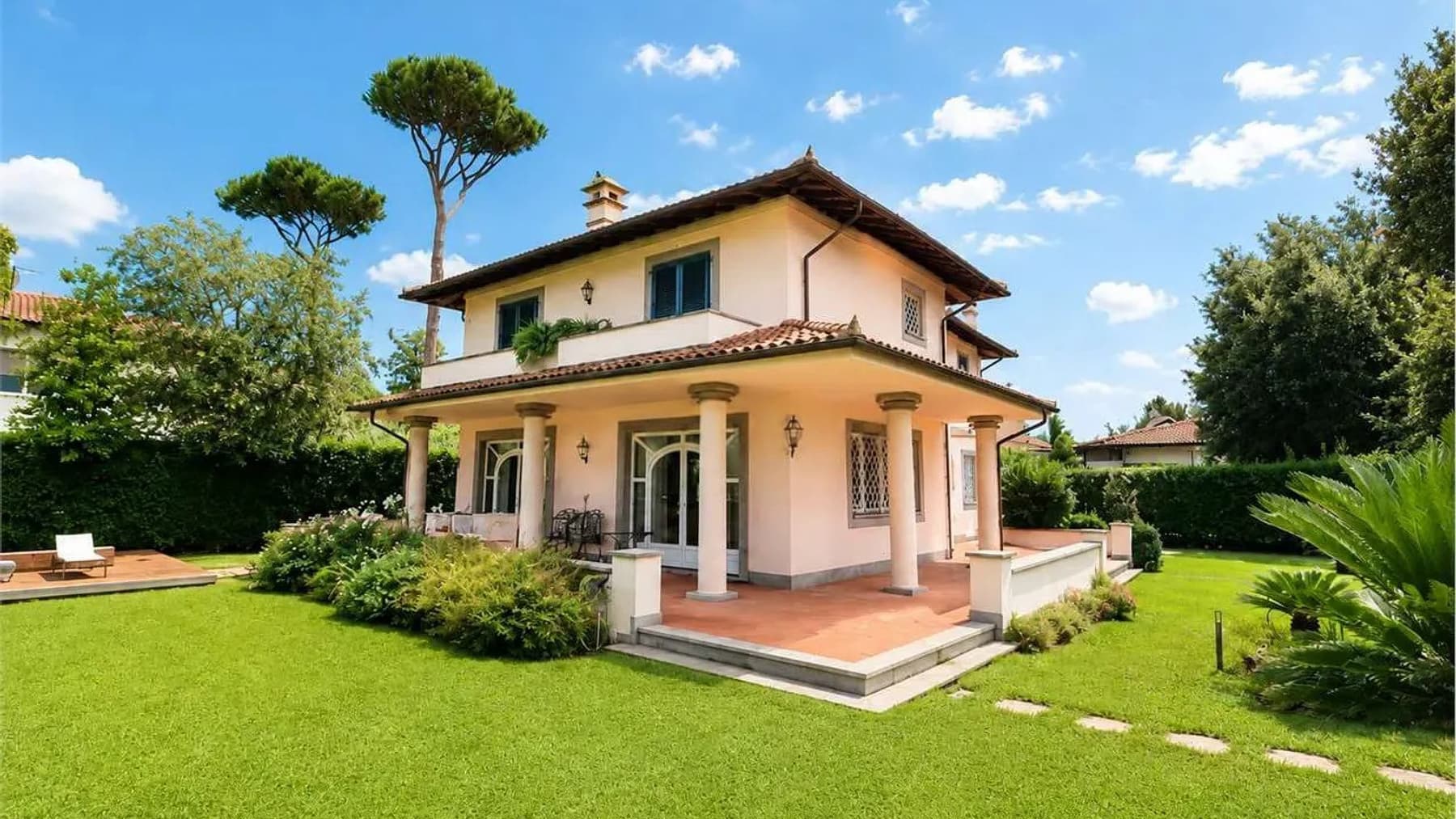 Elegant Villa in Prestigious Forte dei Marmi, Tuscany