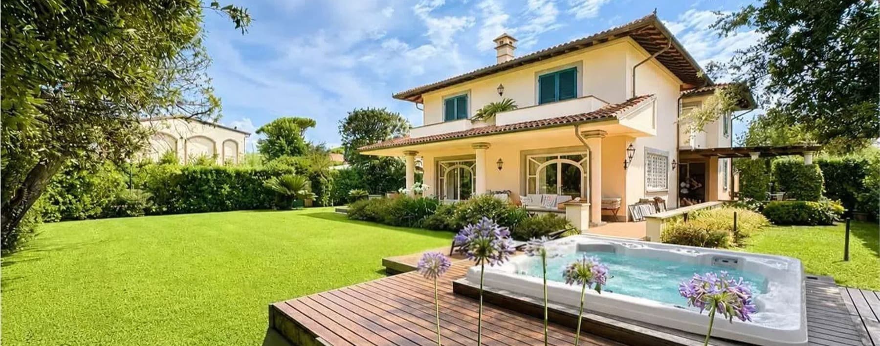 Elegant Villa in Prestigious Forte dei Marmi, Tuscany