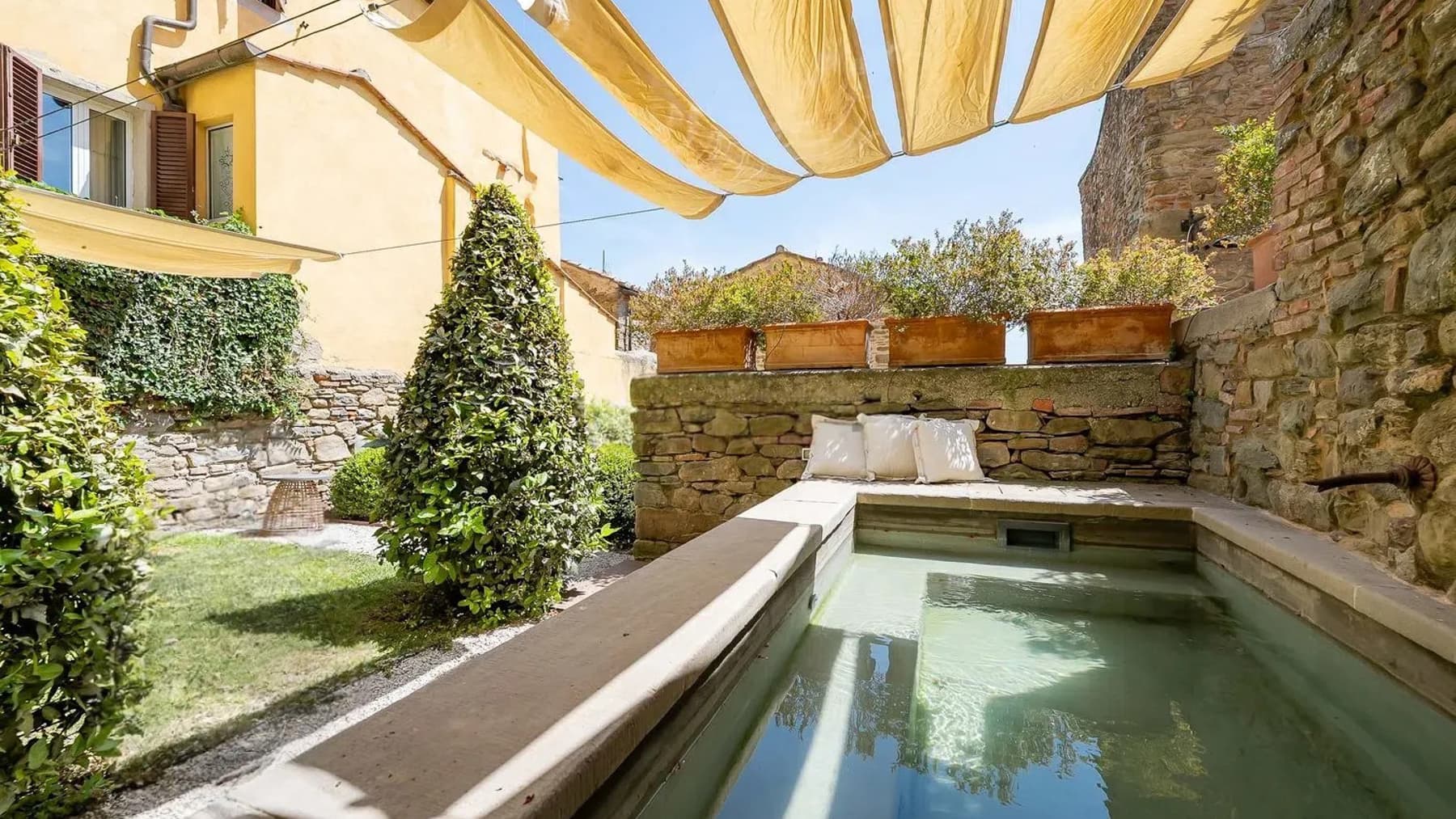 Proprietà con giardino esclusivo a Cortona, Toscana