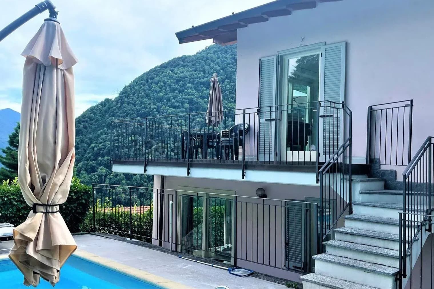 Villa con Piscina e Vista Lago ad Argegno