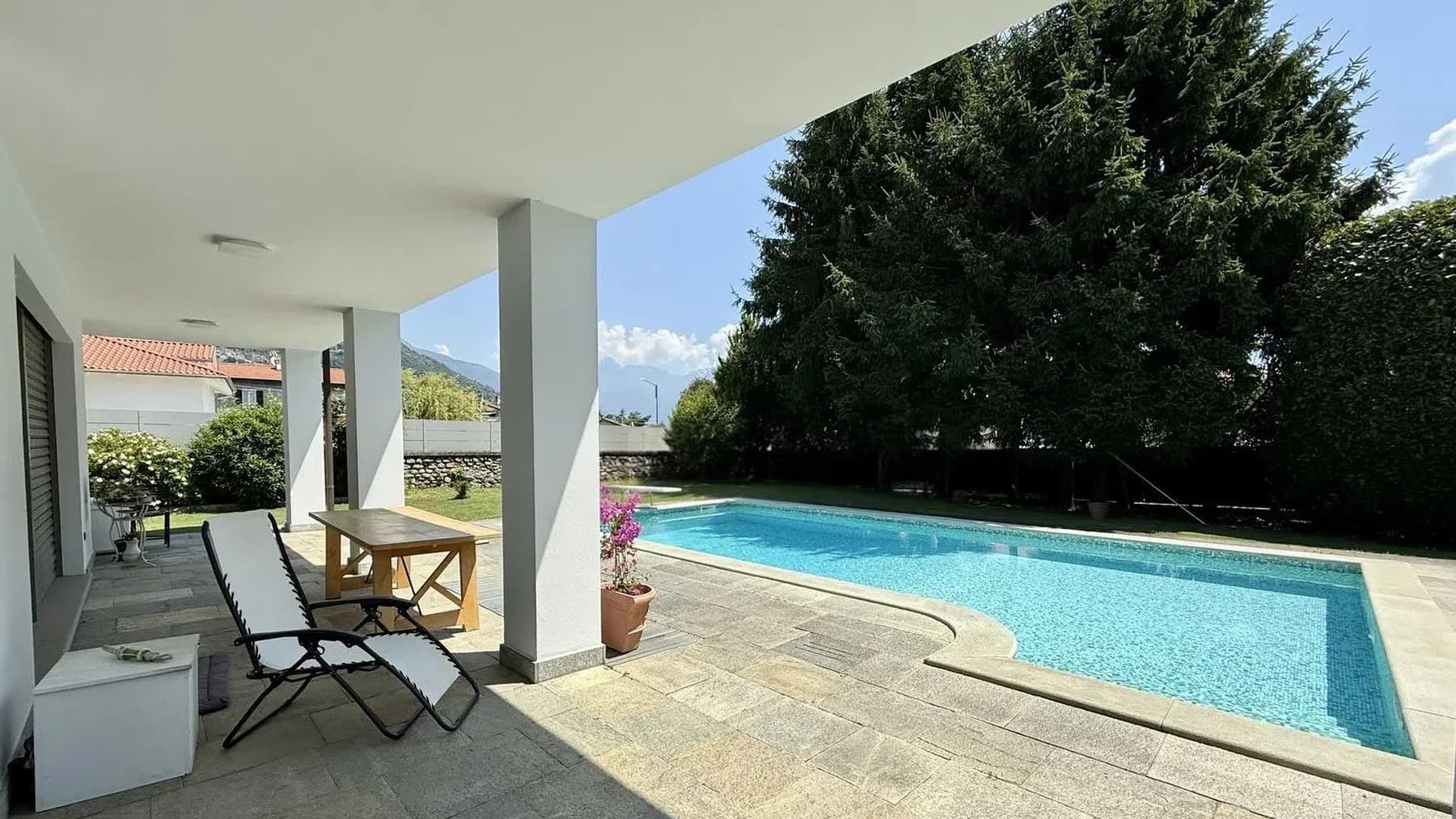 Villa con piscina sul Lago di Como a Gravedona
