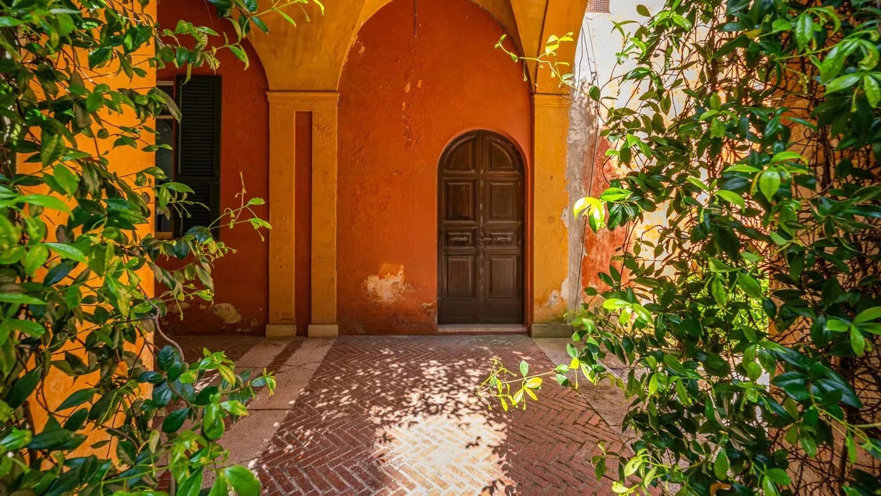 Interiors (8)