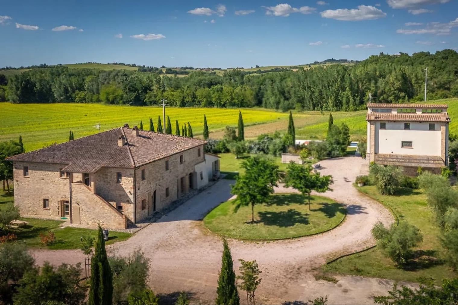 Casale storico con piscina nella verde Umbria