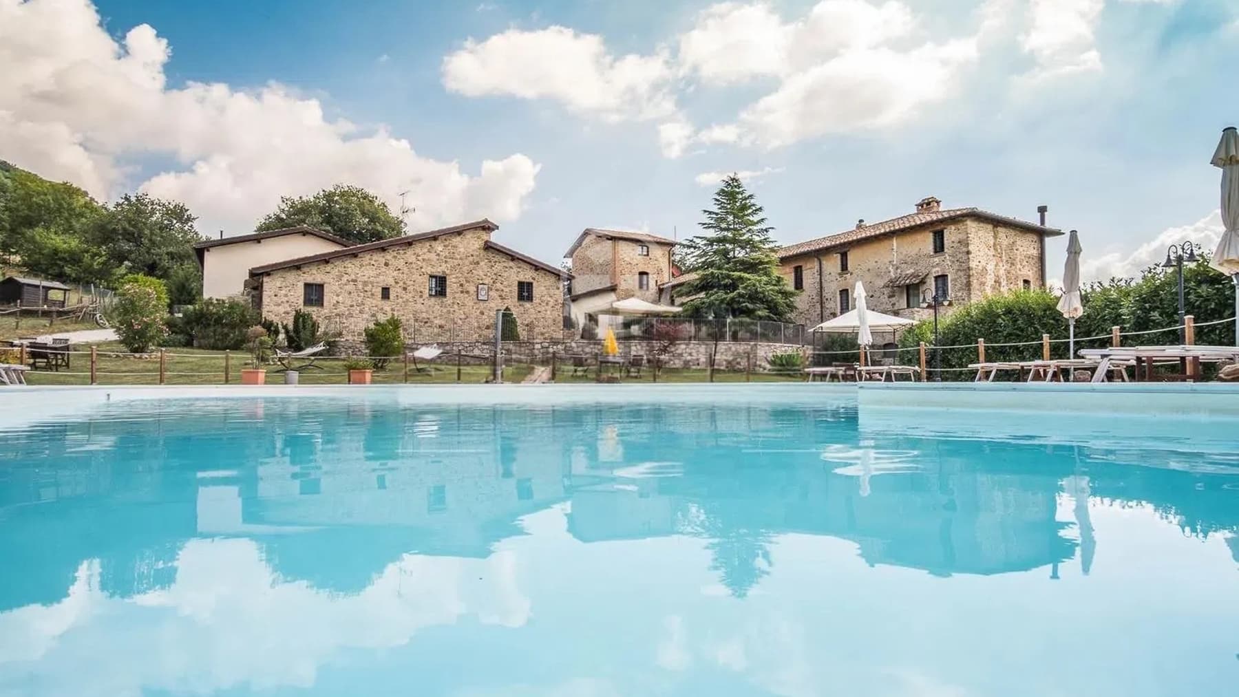 Casale panoramico con piscina, nel cuore dell'Umbria