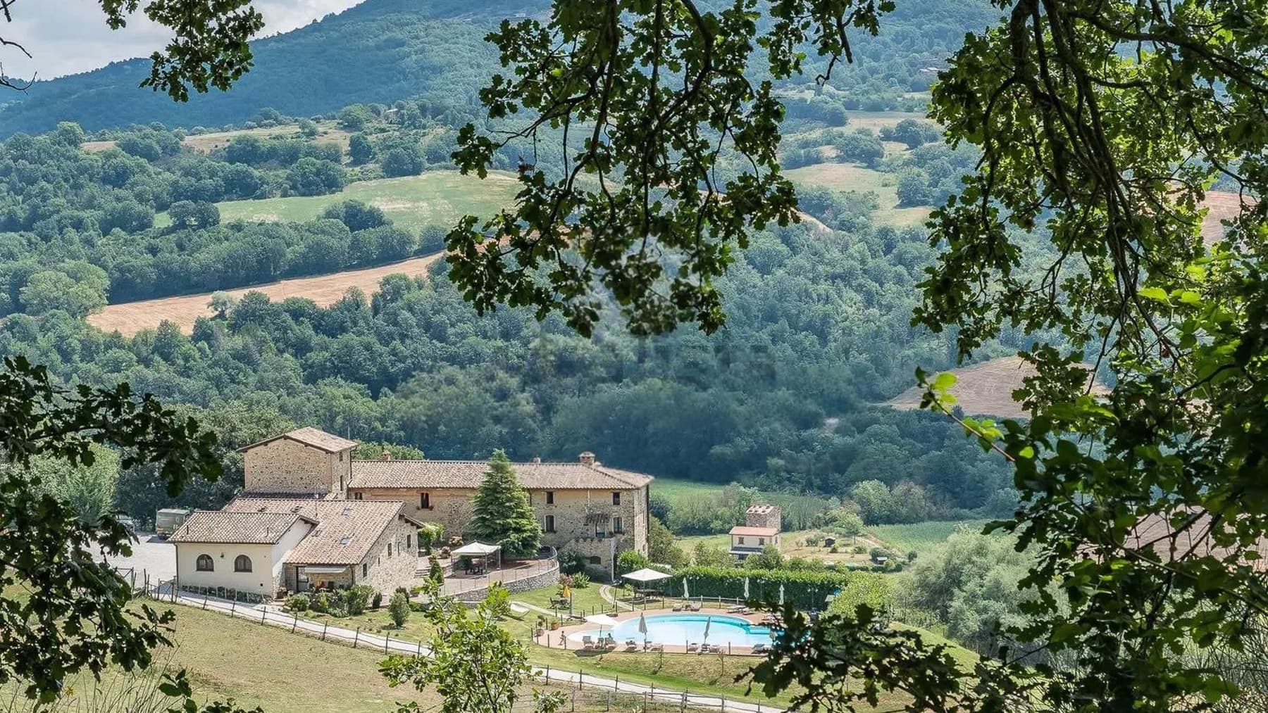 Casale panoramico con piscina, nel cuore dell'Umbria