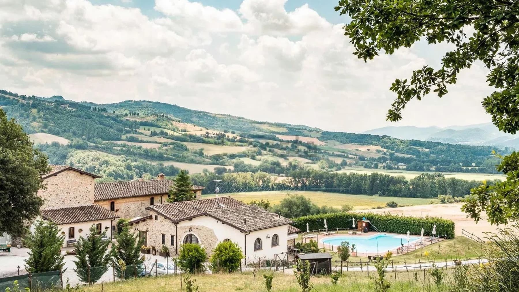 Casale panoramico con piscina, nel cuore dell'Umbria