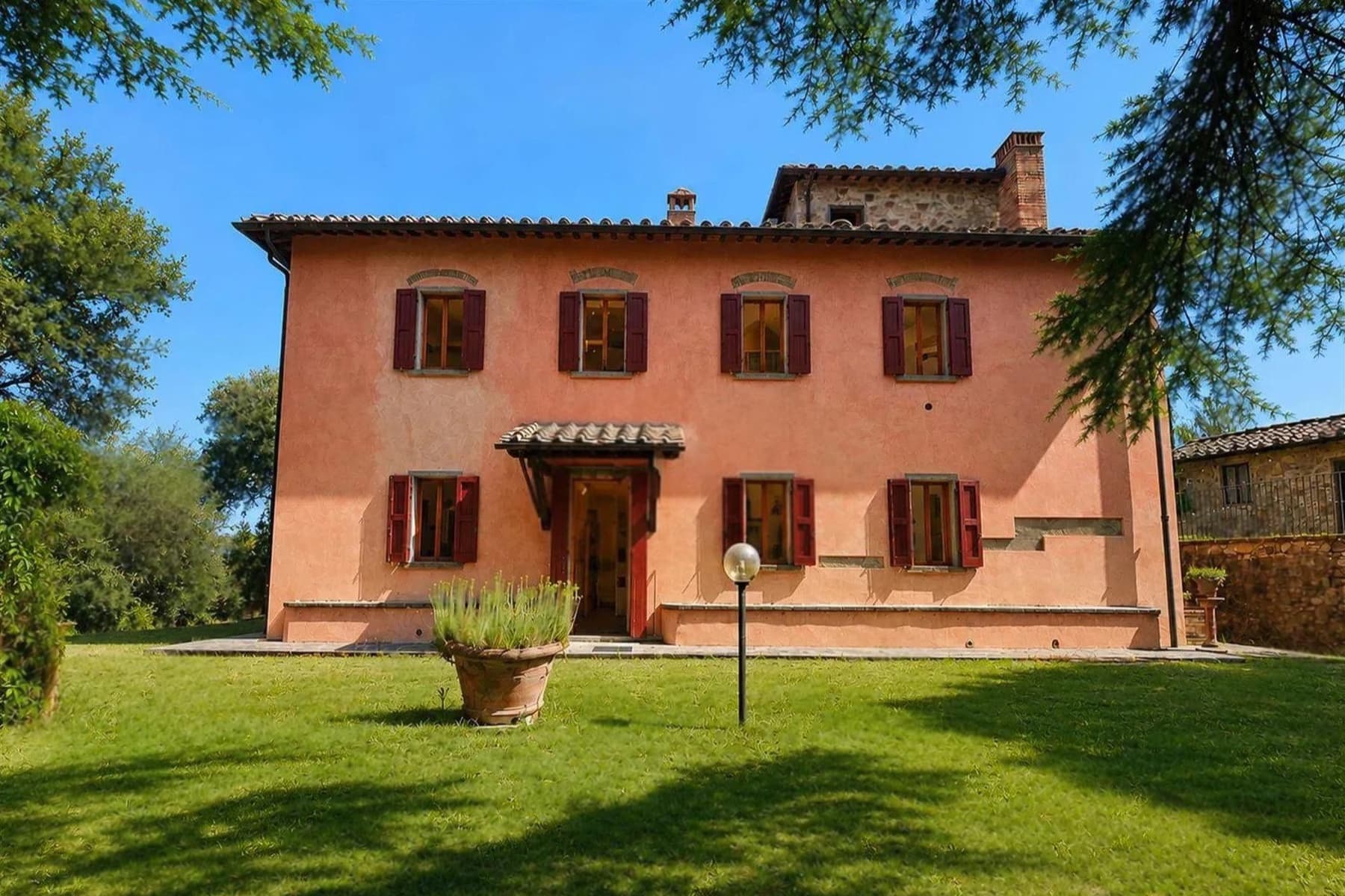 Casale in Toscana: Eleganza nel Cuore del Chianti
