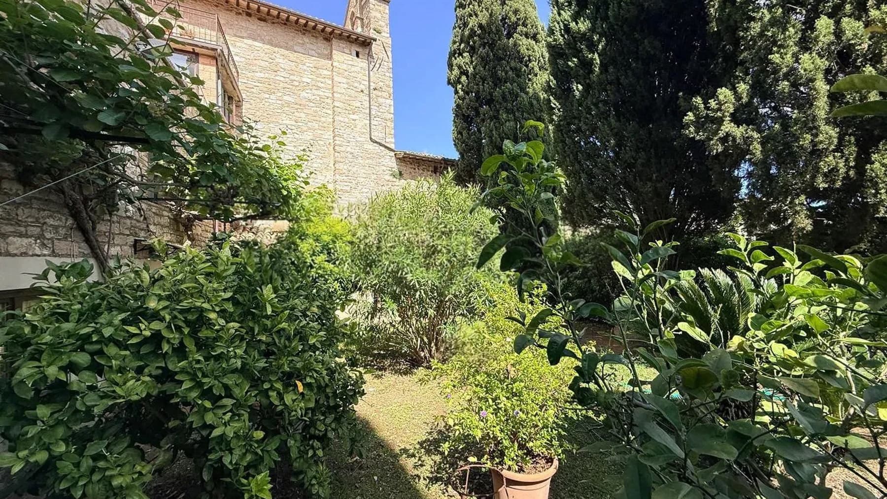 Charming Villa in Assisi's Umbrian Countryside