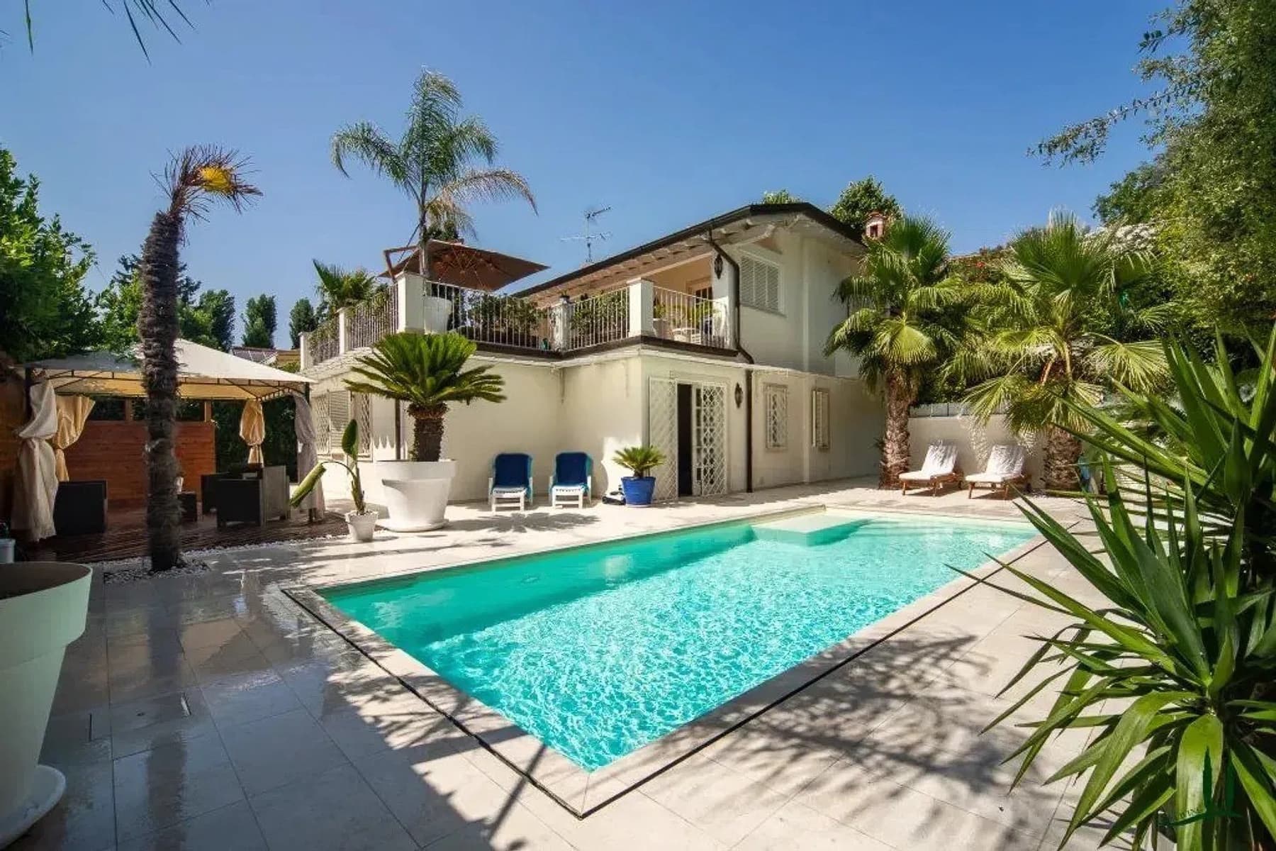 Villa esclusiva a Pietrasanta, cuore della Versilia
