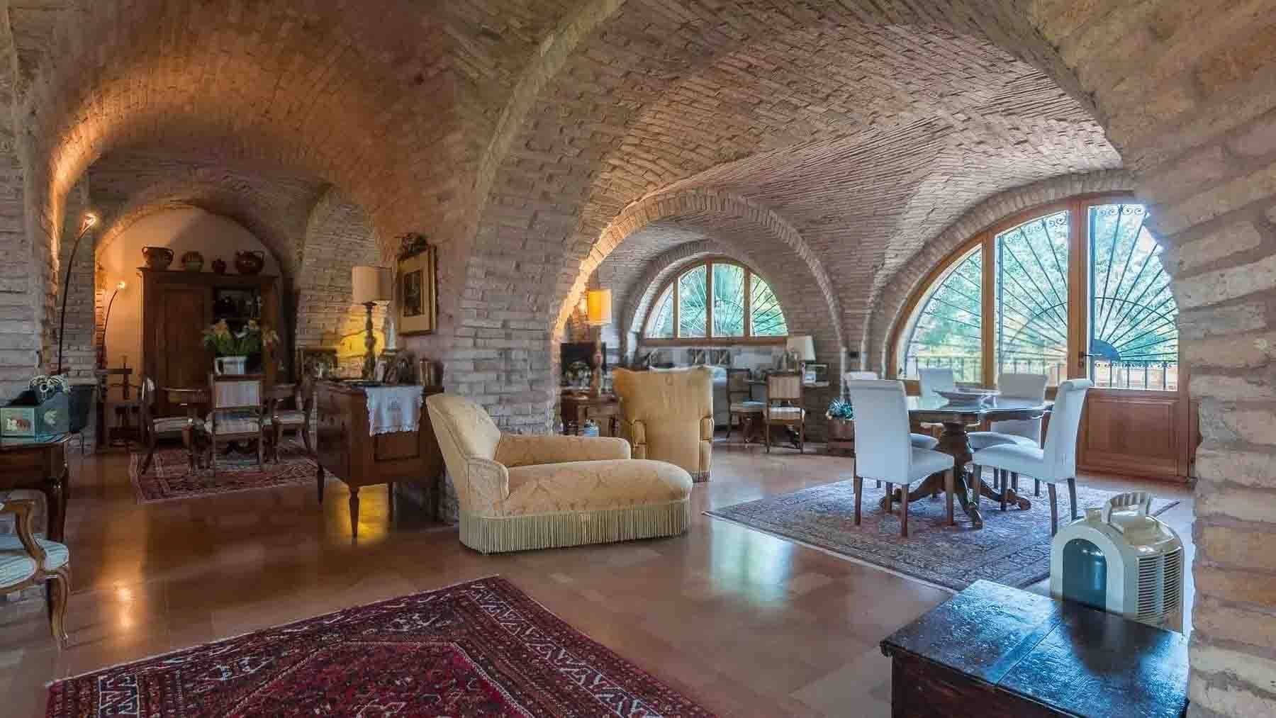 Interiors (10)