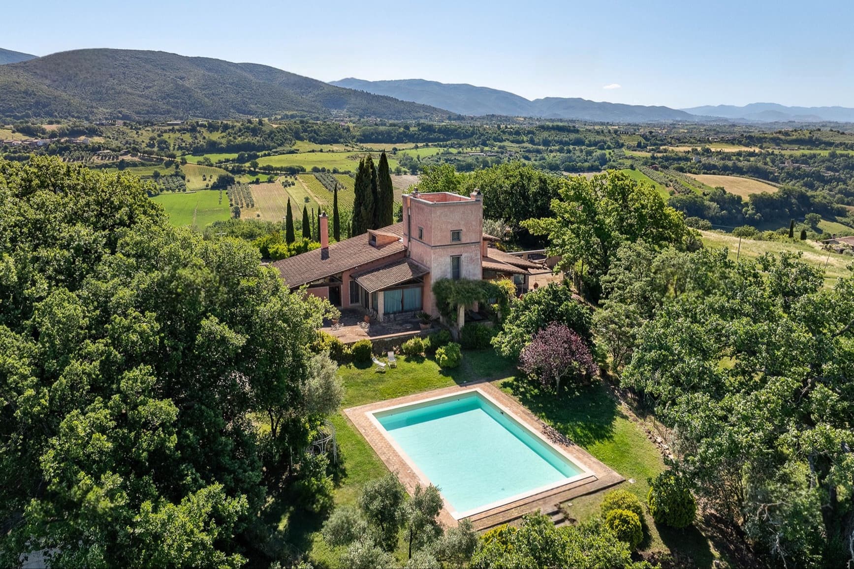 Casale elegante con vista sulla valle a Calvi dell'Umbria