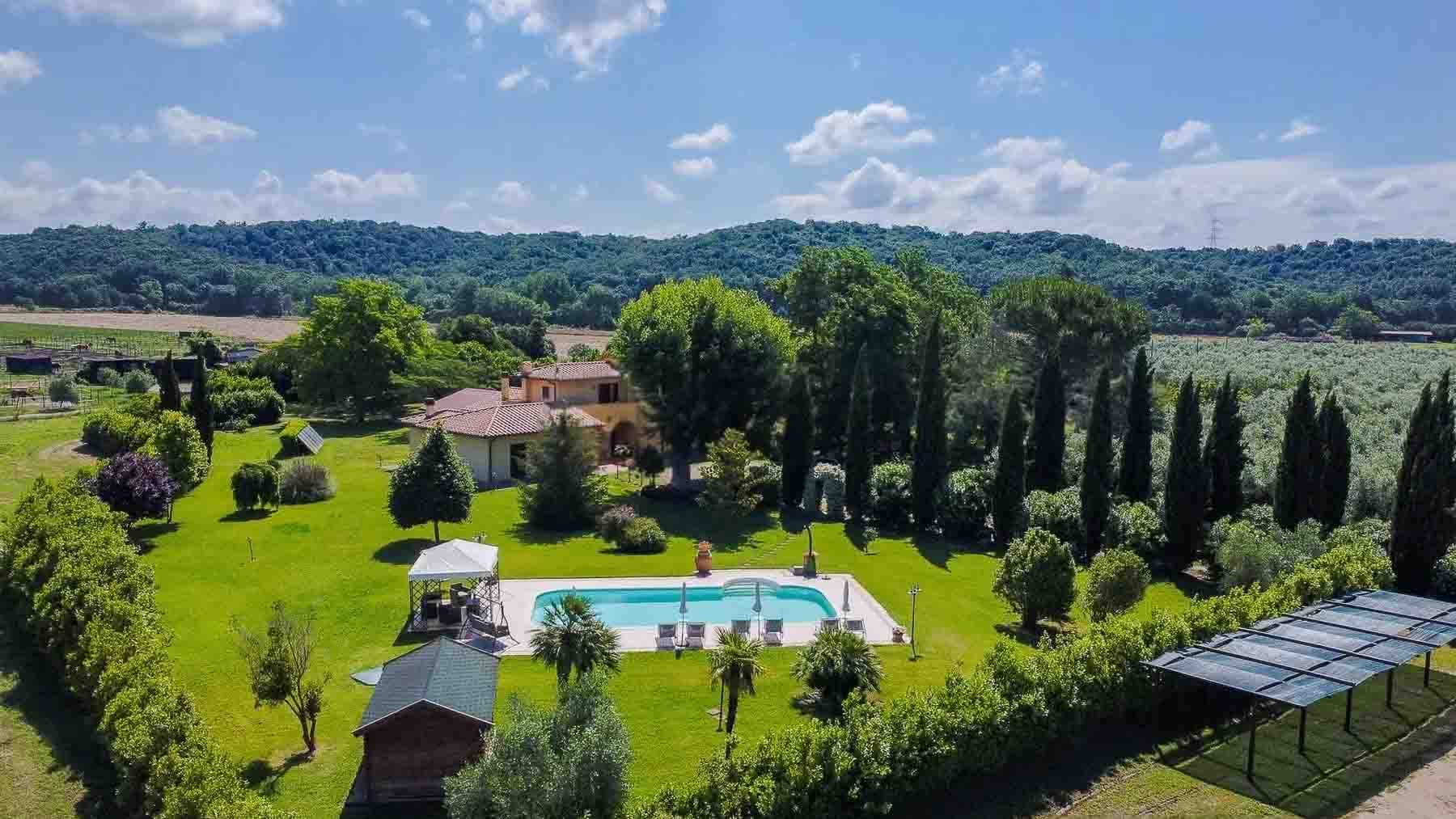 Casale con piscina e uliveto a Massa Marittima, Toscana