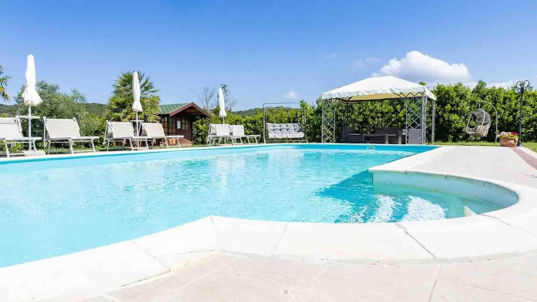 Casale con piscina e uliveto a Massa Marittima, Toscana