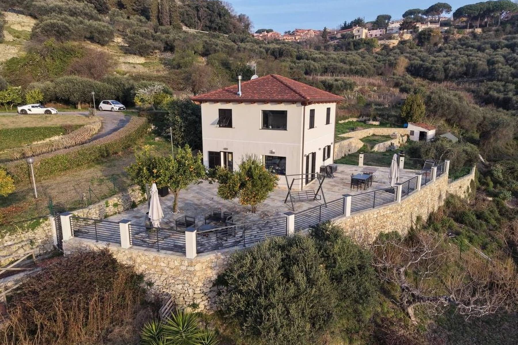 Villa ristrutturata con vista mare a Finale Ligure